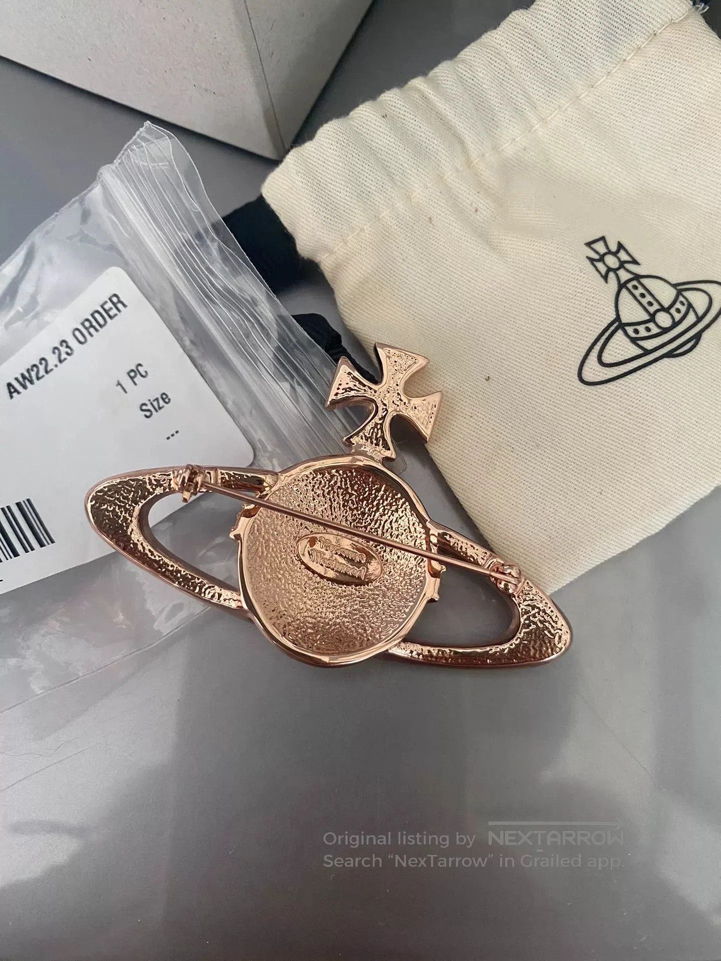 Vivienne Westwood Vivienne Westwood Rose Gold Saturn Brooch. Size ONE SIZE - 3 Thumbnail