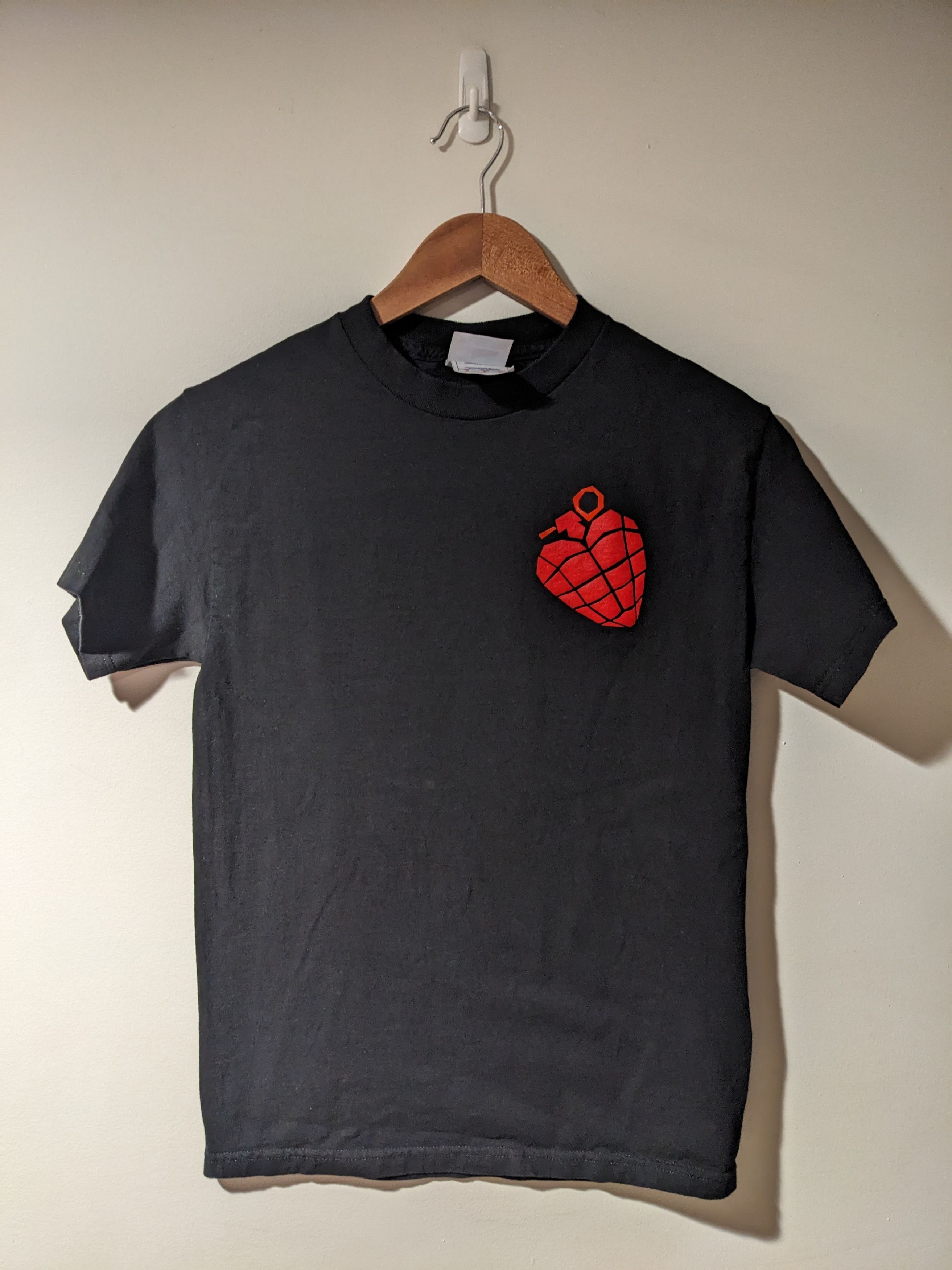 Band Tees × Vintage Vintage Y2K Green Day American Idiot Band Heart T-Shirt Size US S / EU 44-46 / 1 - 1 Thumbnail