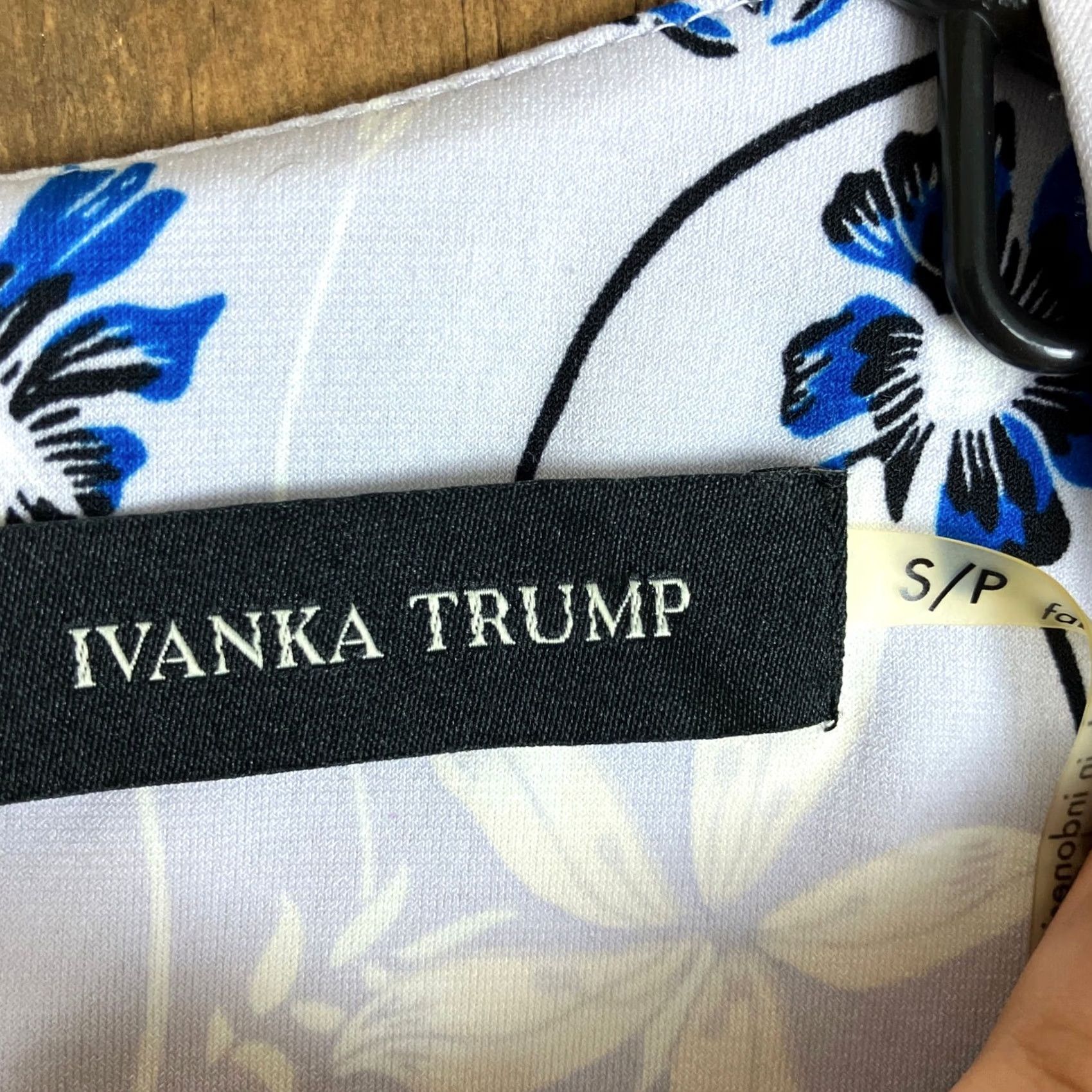 Vintage Ivanka Trump Blouse Purple Multi Floral Pleated Front Sleeveless Stretch S Women Modern Workwear Casual Formal Party/Cocktail Size S / US 4 / IT 40 - 6 Thumbnail
