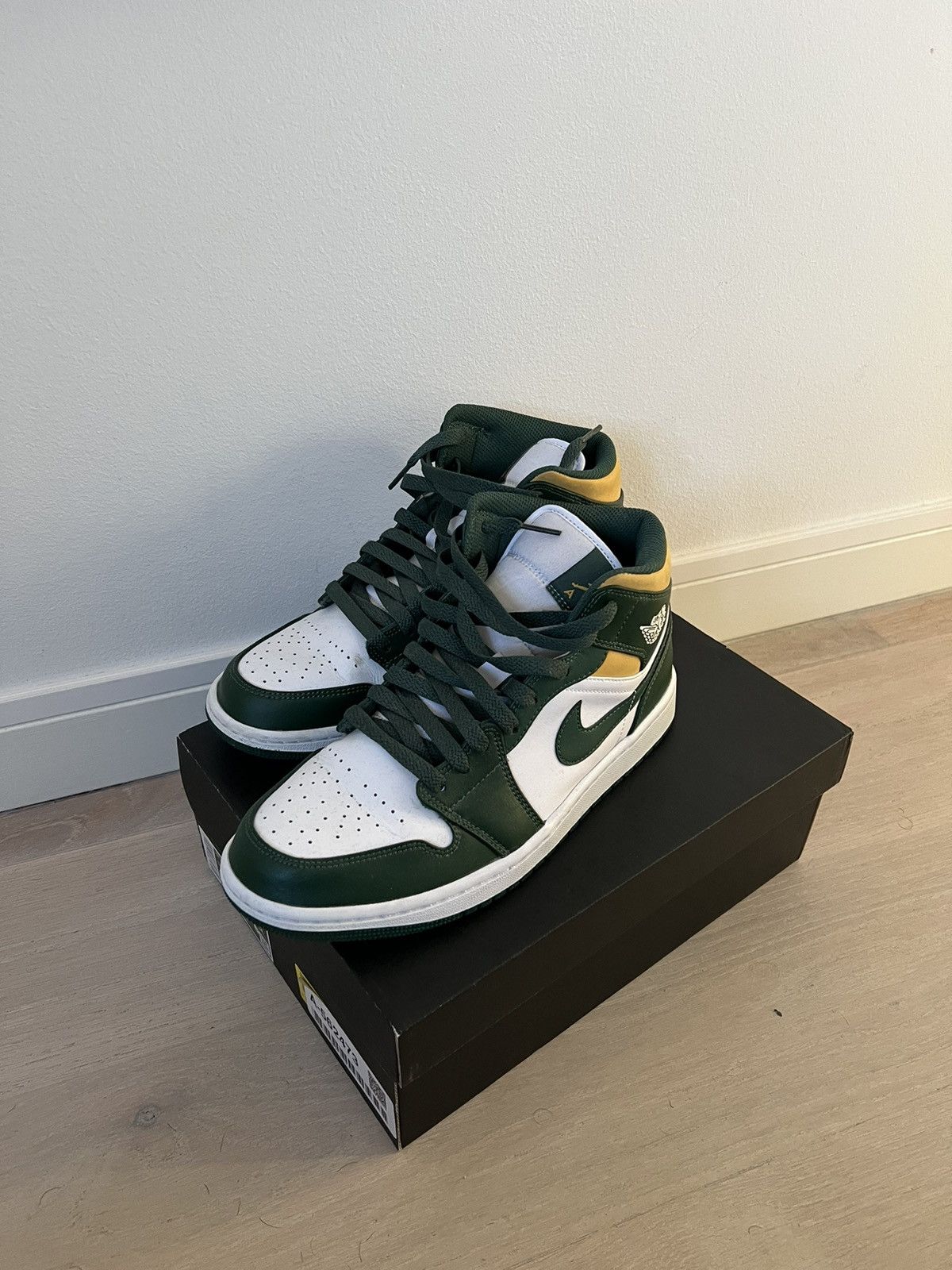 image of Nike Jordans Shoes in Green, Men's (Size 8.5)