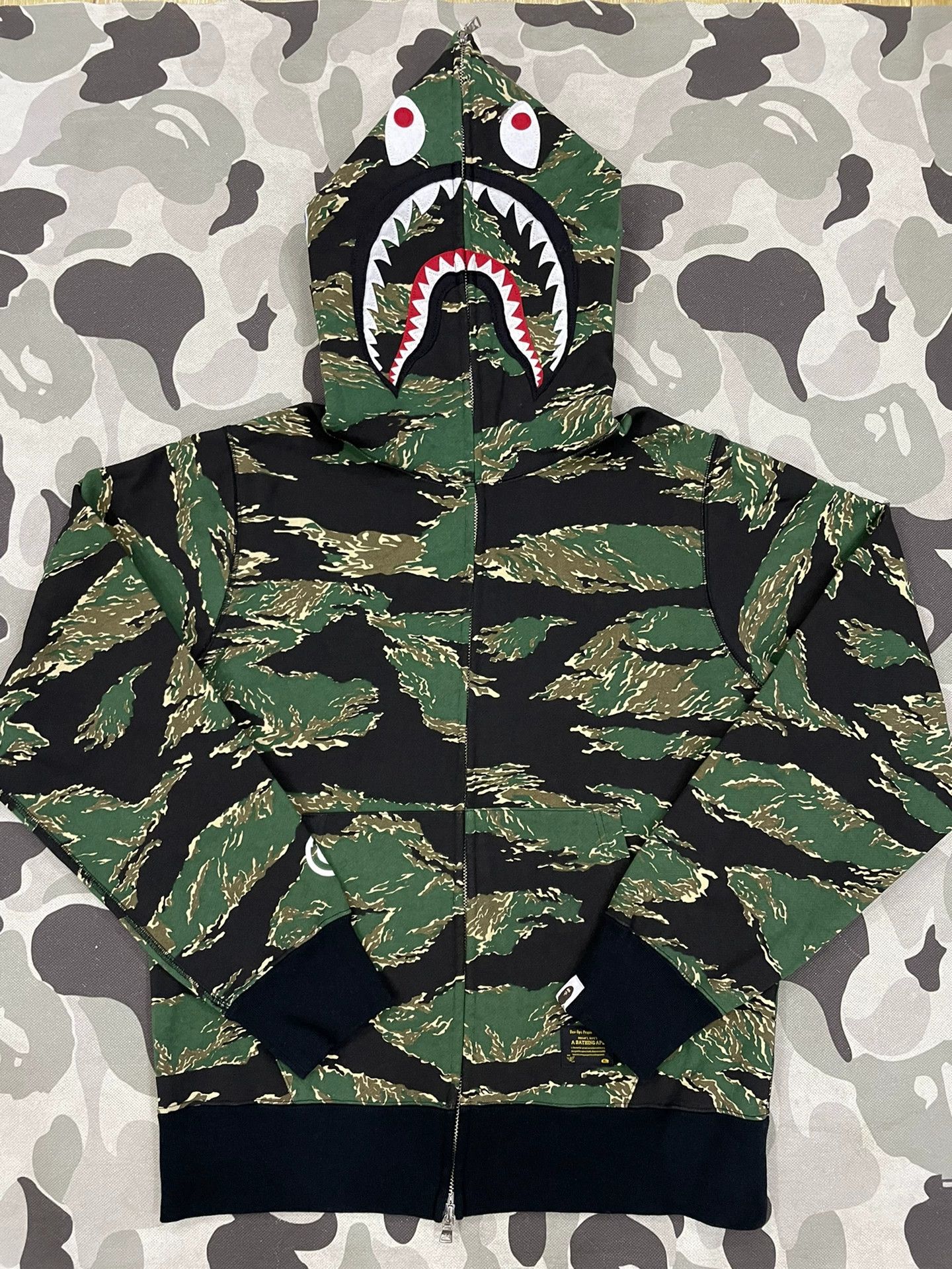 Bape Bape Shark Sweatshirt Pullover Size US 32 / EU 48 - 1 Thumbnail