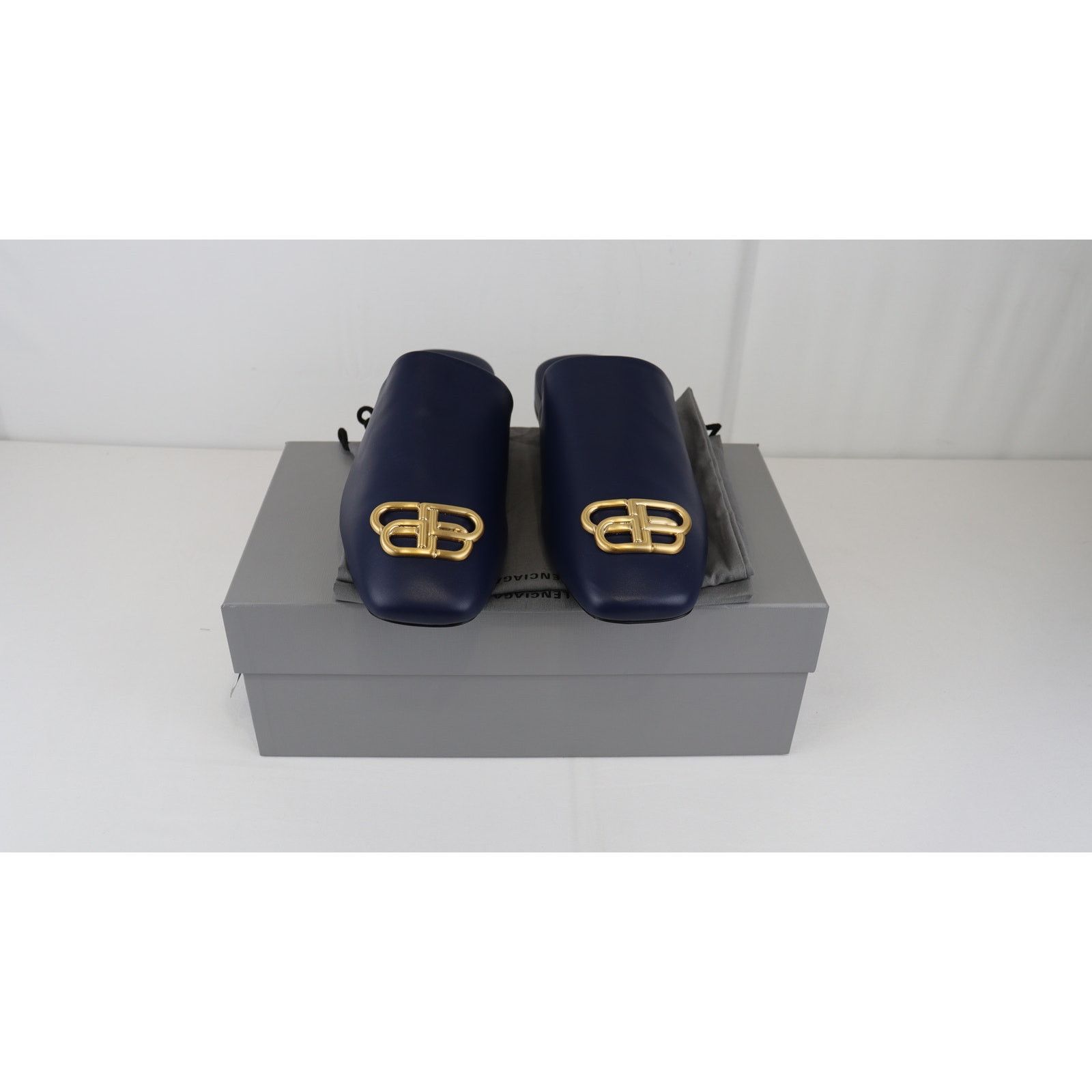 Balenciaga o1rshd1 Shiny Soft Calfskin Cosy BB Mule in Navy/Gold Size US 7 / EU 40 - 8 Thumbnail