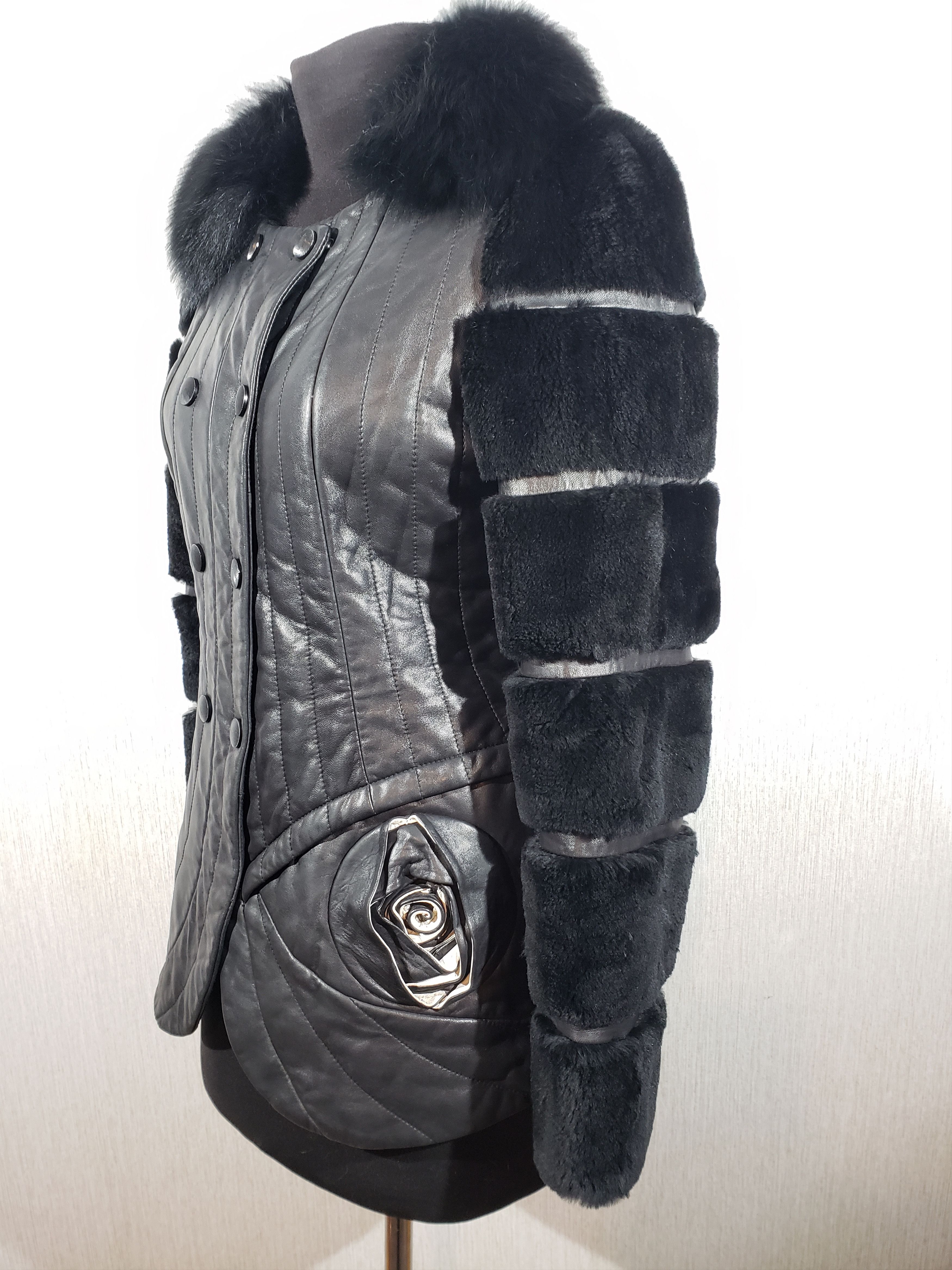 Other Black women's leather jacket with fur sleeves. Size M / US 6-8 / IT 42-44 - 2 Thumbnail