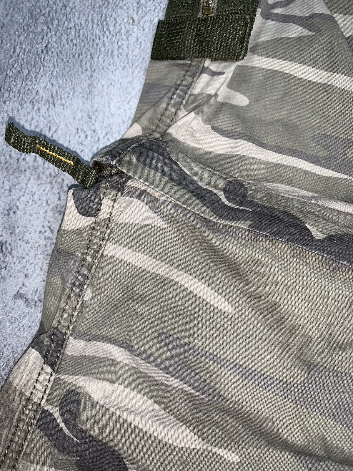 Japanese Brand × Vintage Vintage Y2K Low Rise camo flared zip pants AvantGarde japan Size 28" / US 6 / IT 42 - 6 Thumbnail