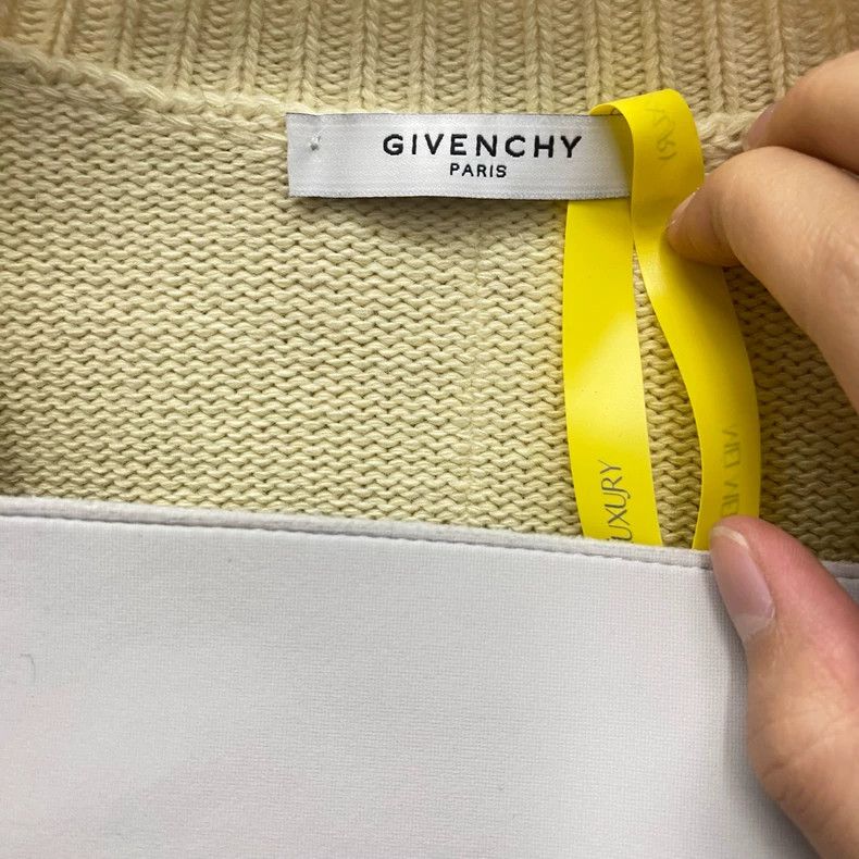 Givenchy Givenchy Light Yellow V-Neck Knitted Sweater (XS Size / 99 Size S / US 4 / IT 40 - 3 Thumbnail