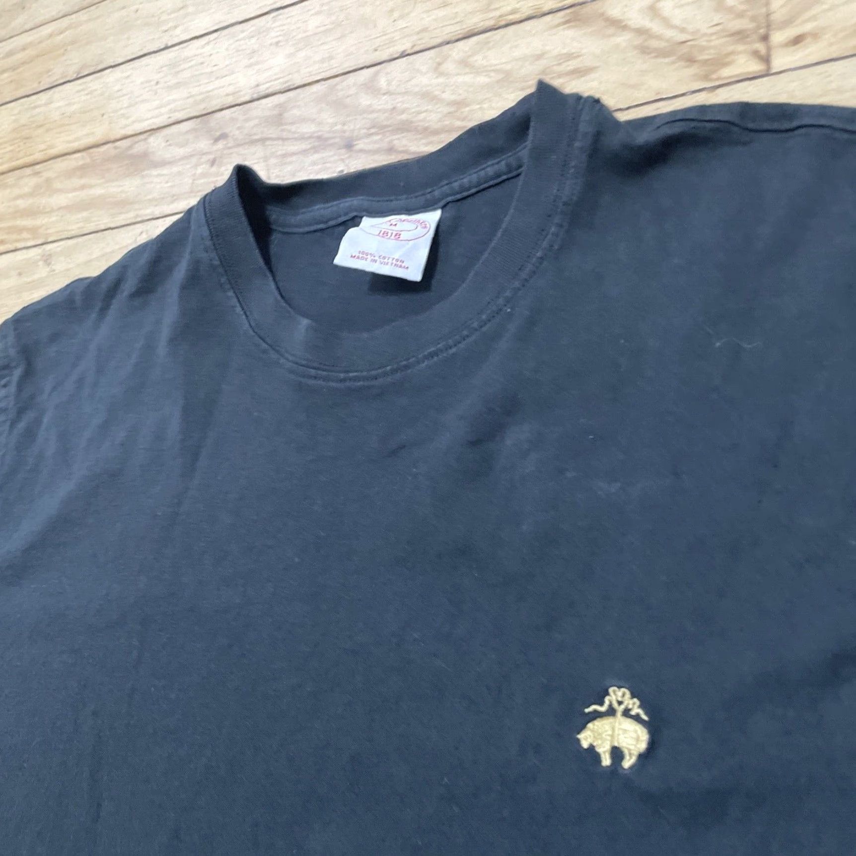 Brooks Brothers BROOKS BROTHERS 1818 TShirt Men M Black Classic Gold Crest Logo Crew Tee Shirt M Size US M / EU 48-50 / 2 - 4 Thumbnail