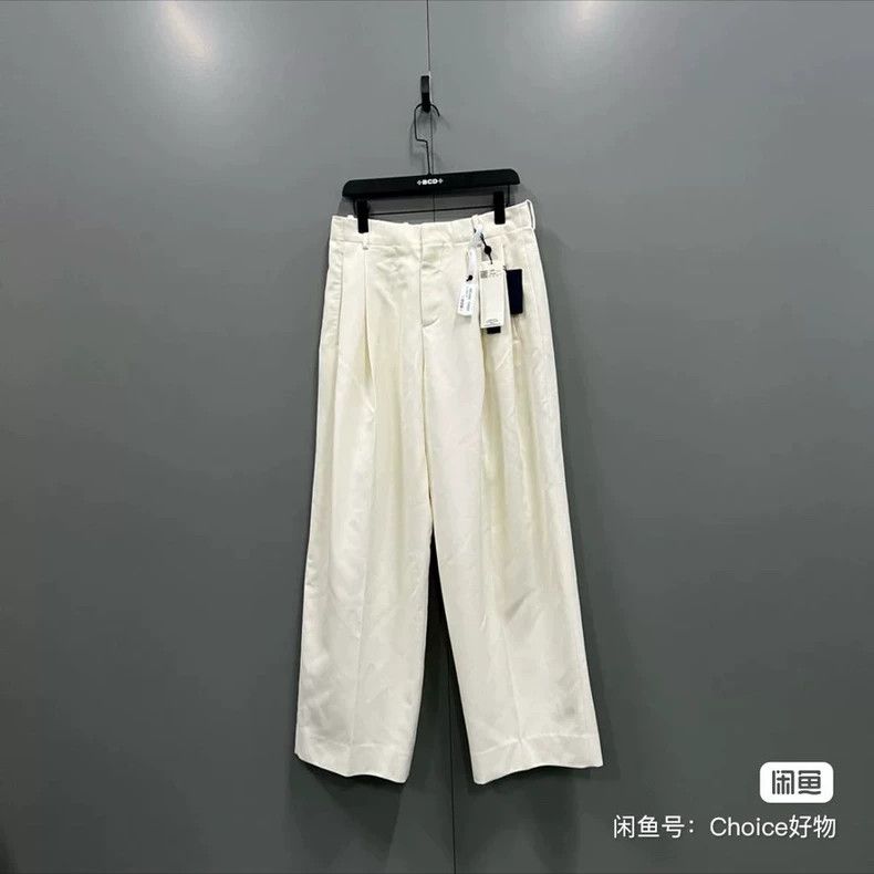 Louis Vuitton Louis Vuitton White trousers 2503-Nextarrow Size US 40 / EU 56 - 1 Thumbnail
