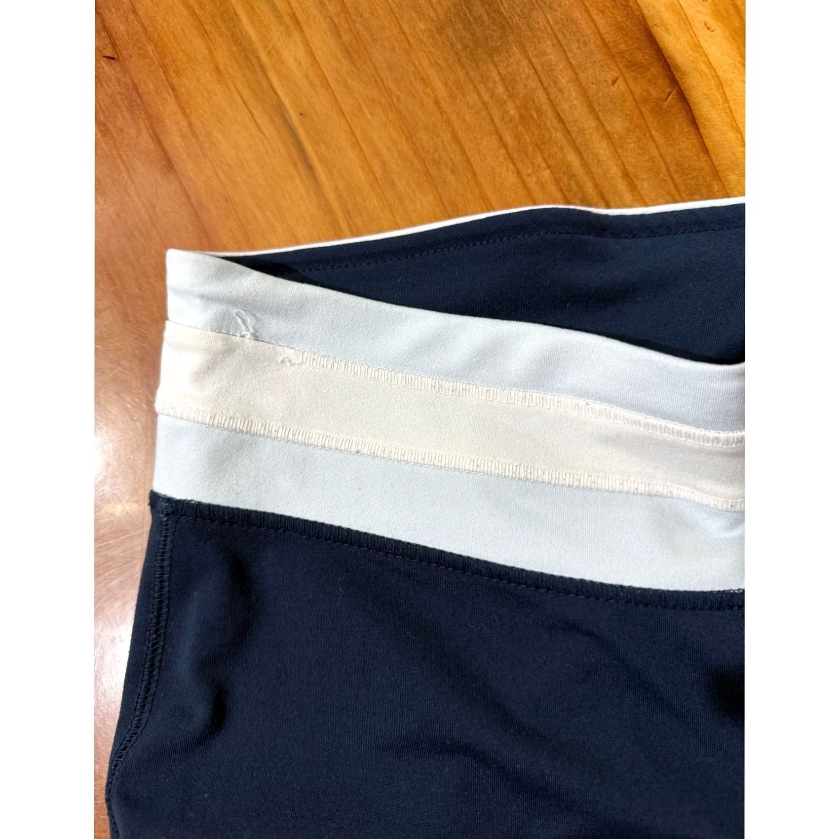 Old Navy VINTAGE Old Navy Flare Wide Leg Pants Jeans Large? Small? Actually S Waist 29 Inseam 31.5 Blue Modern Low Rise Everyday Womens Size 28" / US 6 / IT 42 - 5 Thumbnail