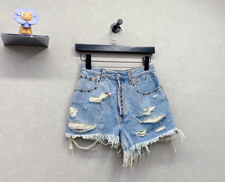 Gucci Gucci Size OS Blue roof-hole denim shorts size OS 2502-Ne Size US 28 / EU 44 - 3 Thumbnail