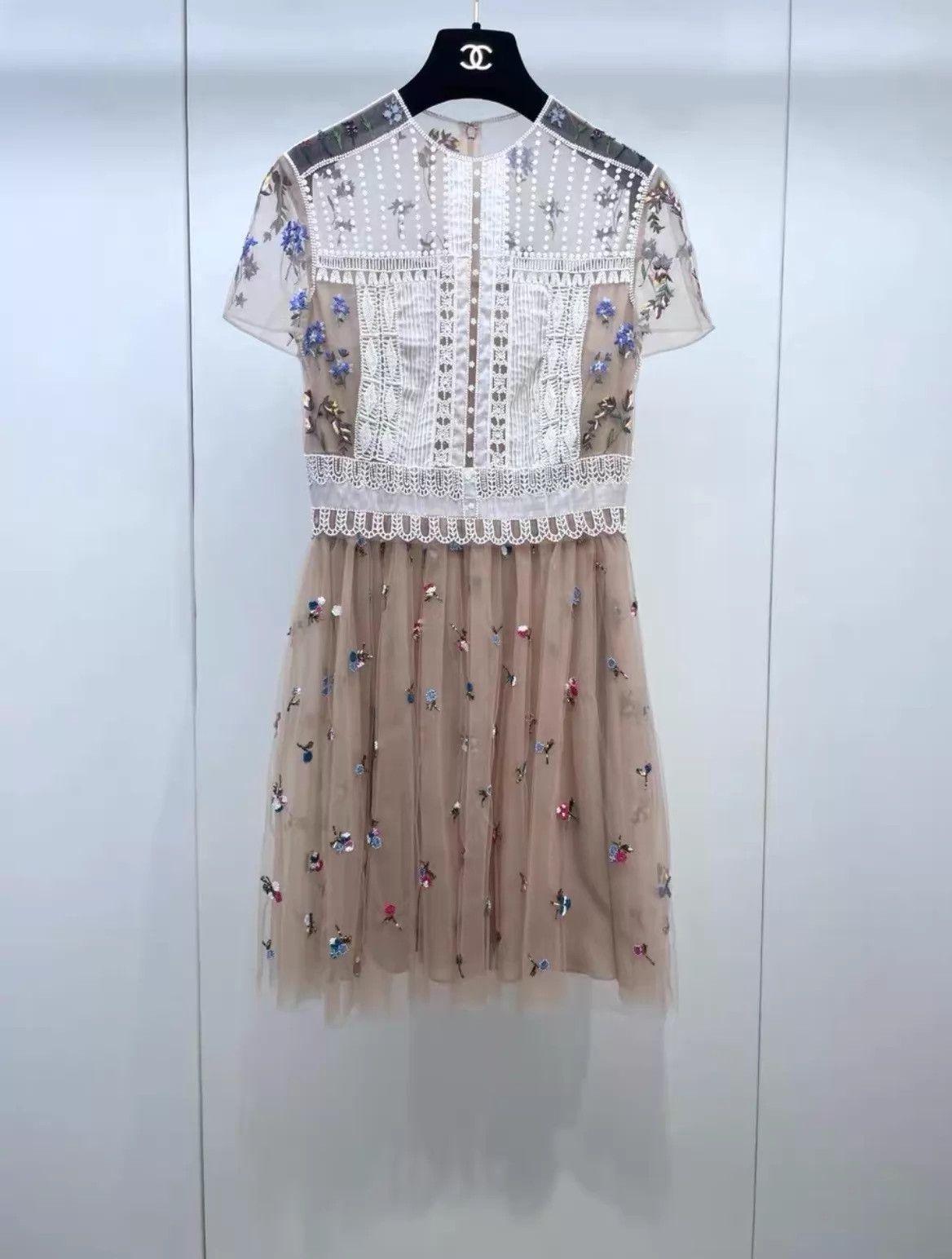 Valentino Valentino Embroidered Beaded Dress Women's 40 98 New Size S / US 4 / IT 40 - 1 Thumbnail