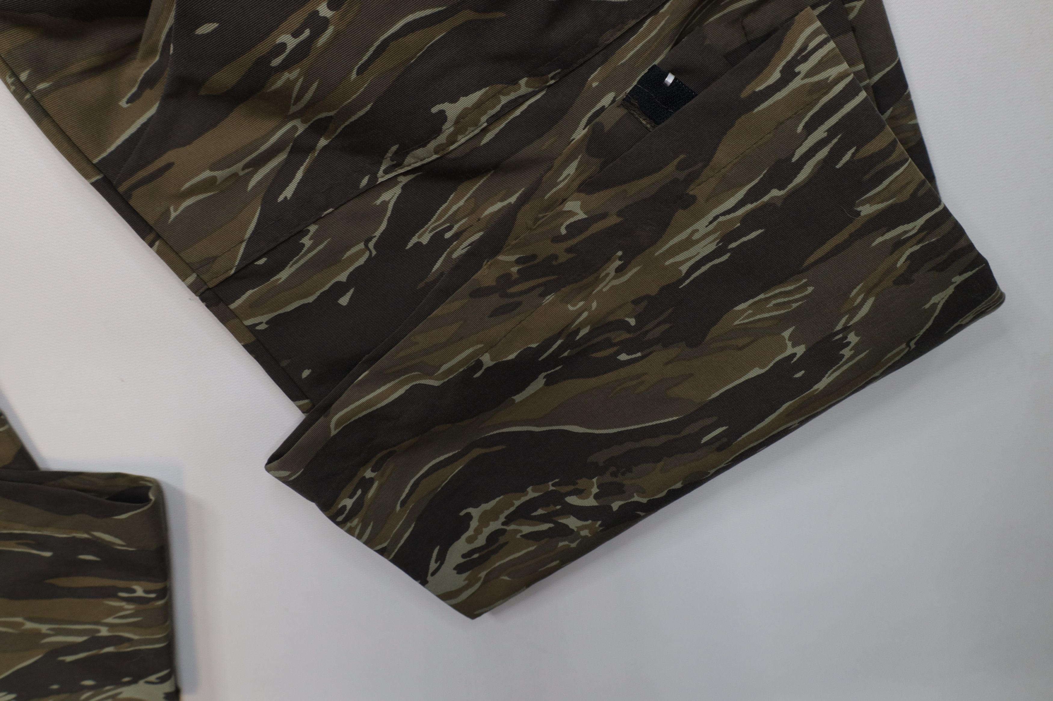 Guess × Vintage Vintage Y2K 2000 Guess Lined Wide Leg Camouflage Pants Nylon Size US 38 / EU 54 - 6 Thumbnail