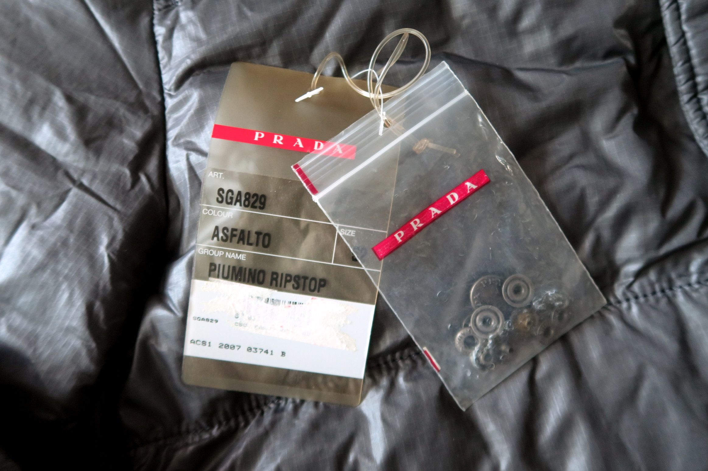 Prada Prada Quilted Puffer Down Hooded Jacket (Art. SGA829) Size US L / EU 52-54 / 3 - 4 Thumbnail