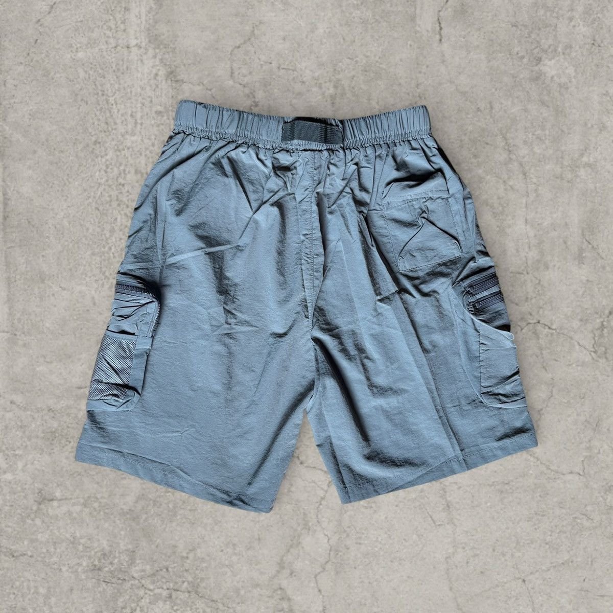 Japanese Brand Wide leg Japanese style utility shorts in grey khaki. Size M Size US 32 / EU 48 - 4 Thumbnail