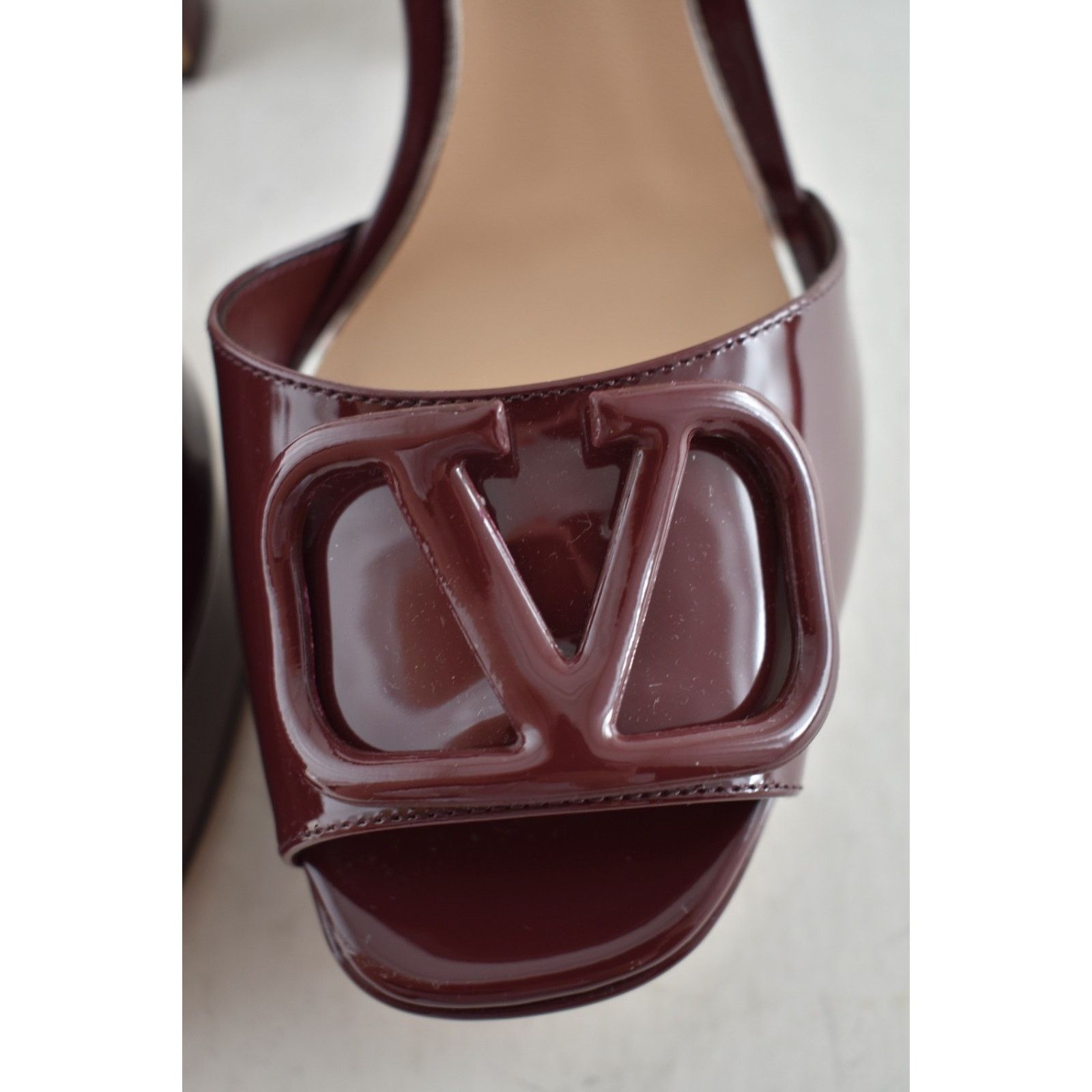 Valentino Valentino VLogo Burgundy Patent Platform Sandal 38 Size US 8 / IT 38 - 8 Thumbnail