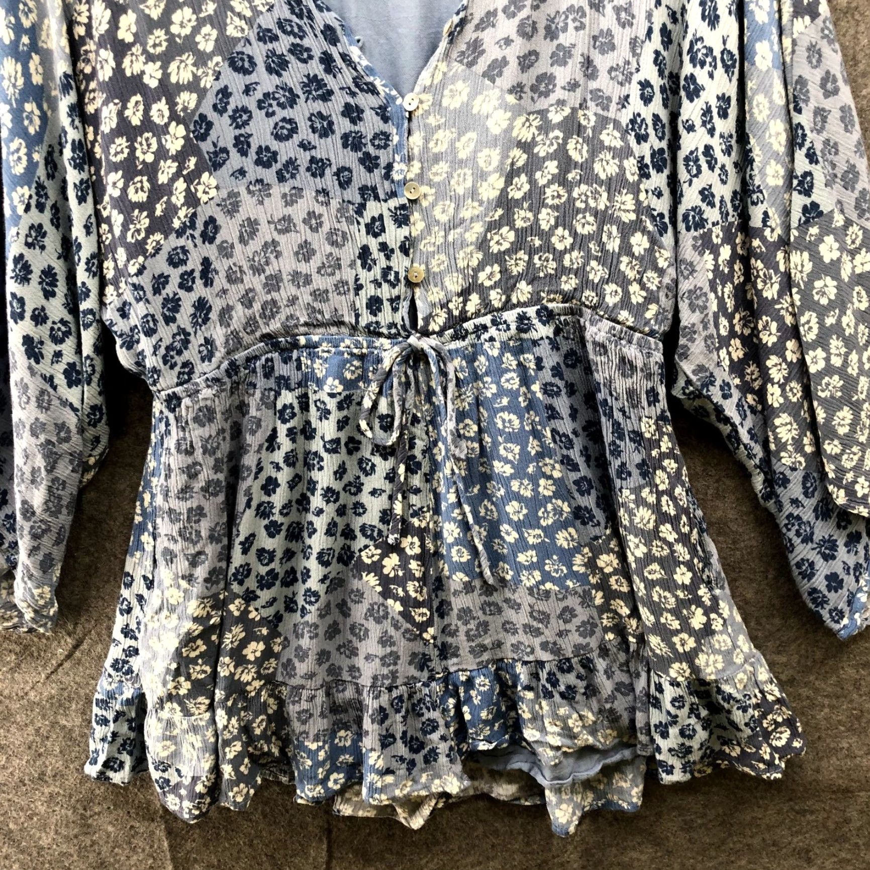 Vintage Illa Illa Romper Womens L Blue Floral Boho Ruffle Hem V-neck Short Sleeve Size 36" / US 14 / IT 50 - 3 Thumbnail