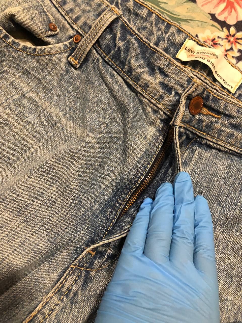 Levi's logo jeans pants Levi's crazy Y2K vintage streetwear Size 38" / US 16 / IT 52 - 8 Thumbnail