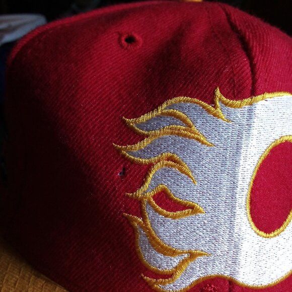 American Needle NWT DS American Needle Blockhead Calgary Flames Snap Hat Size ONE SIZE - 2 Thumbnail