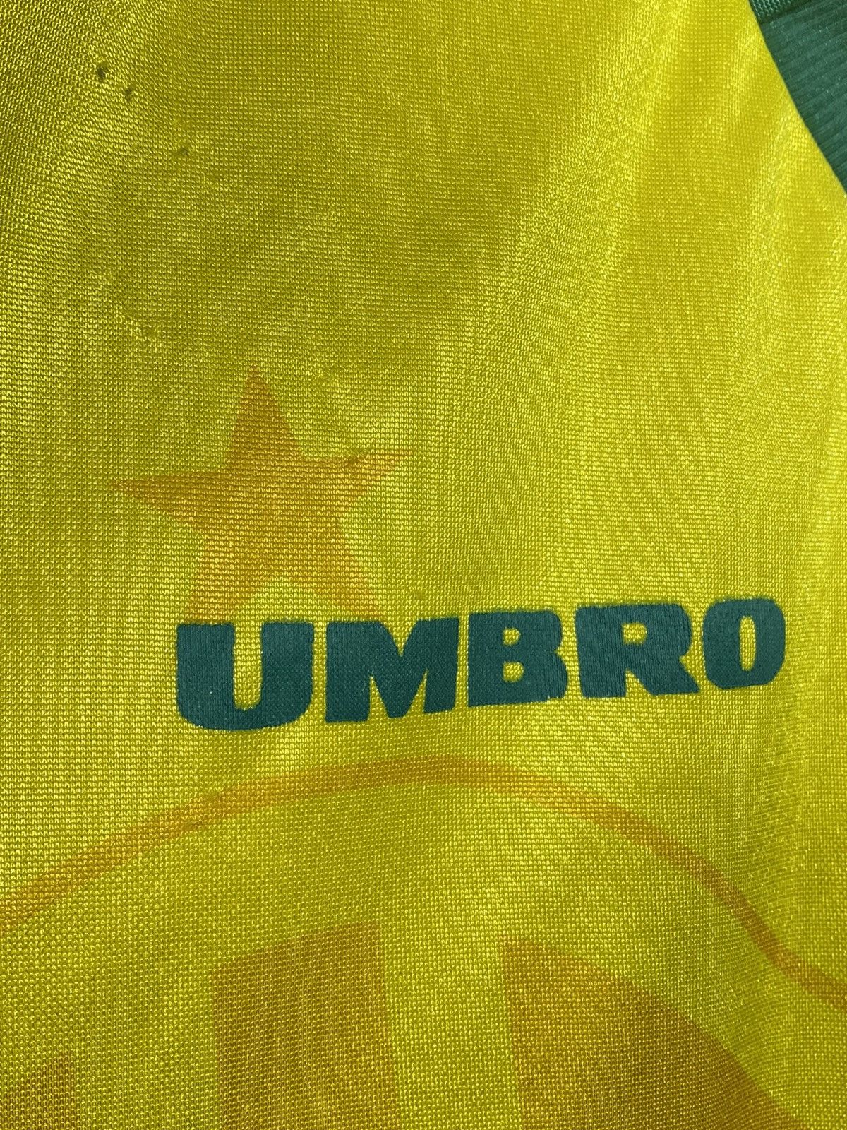 Umbro Vintage Umbro Brazil National Team 1994 Home Soccer Jersey Size US L / EU 52-54 / 3 - 3 Thumbnail