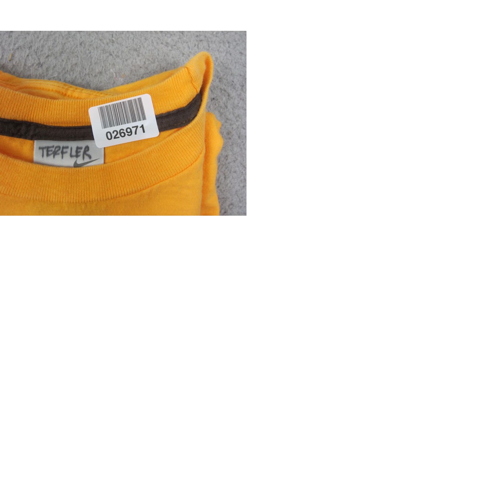 Nike Vintage Nike Shirt Mens L Yellow Swoosh Crewneck Short Sleeve 90s Nike Shirt Mens L Yellow Swoosh Crewneck Short Sleeve Shirt Size US L / EU 52-54 / 3 - 9 Thumbnail
