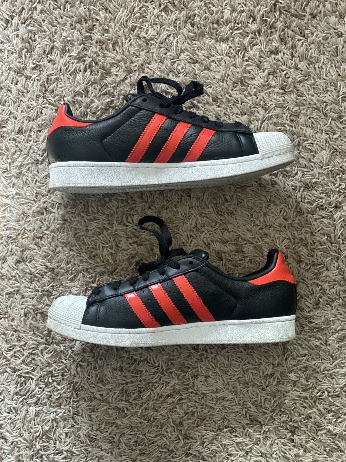 Adidas Superstars black/red