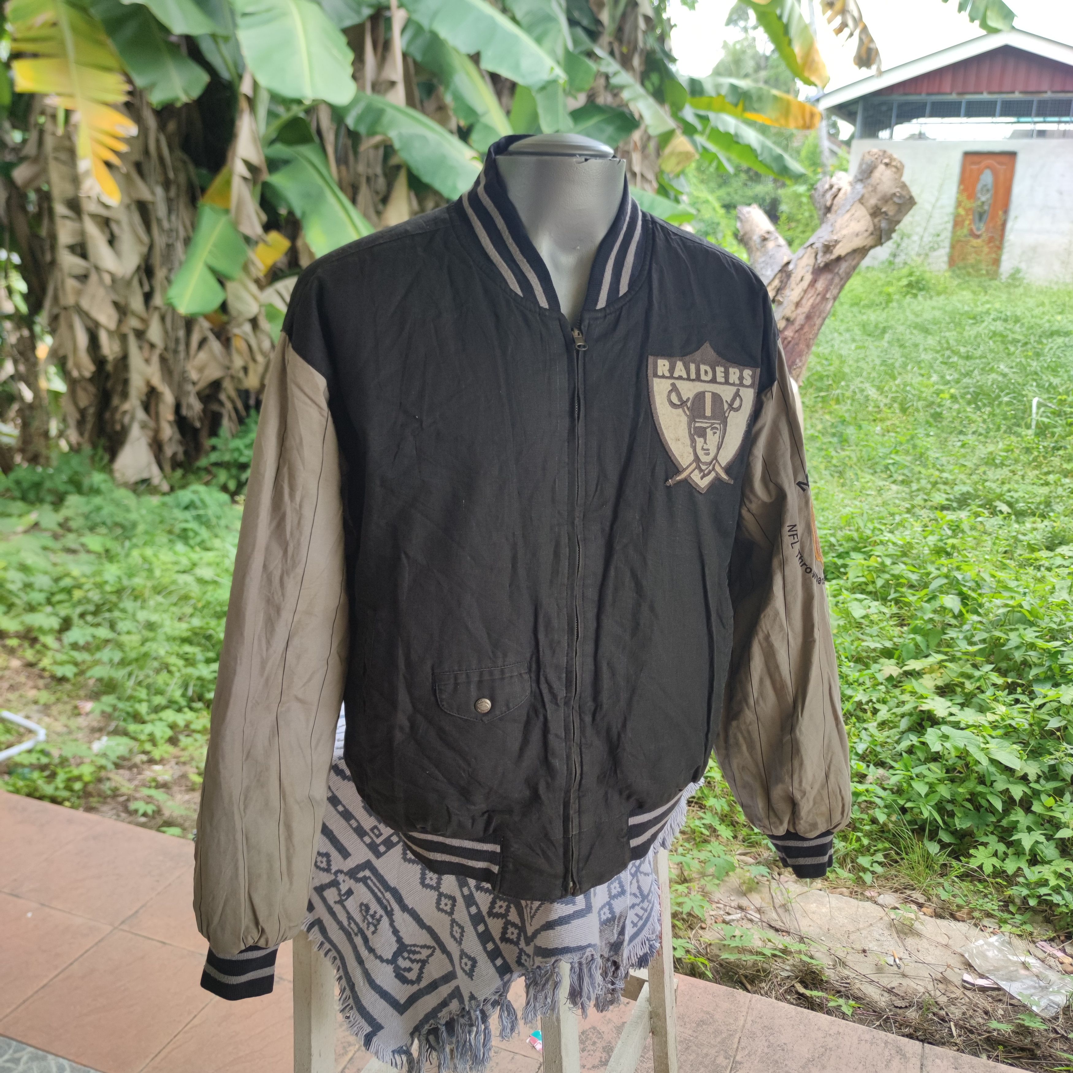 Mirage × NFL VINTAGE MIRAGE OAKLAND RAIDERS REVERSIBLE JACKET Size US L / EU 52-54 / 3 - 6 Thumbnail