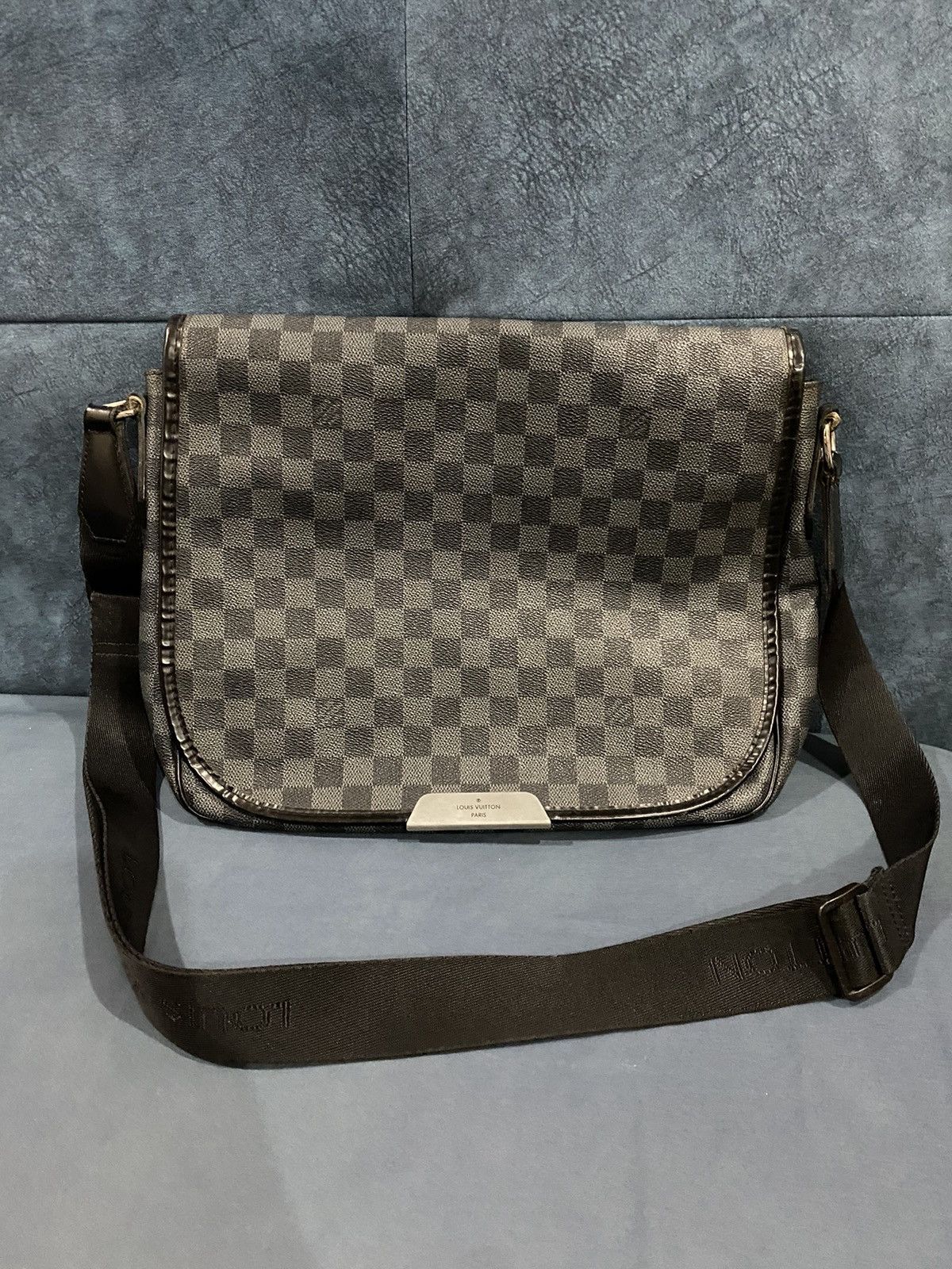 Louis Vuitton Auth LOUIS VUITTON Damier Graphite Daniel MM Shoulder Bag Size ONE SIZE - 2 Thumbnail