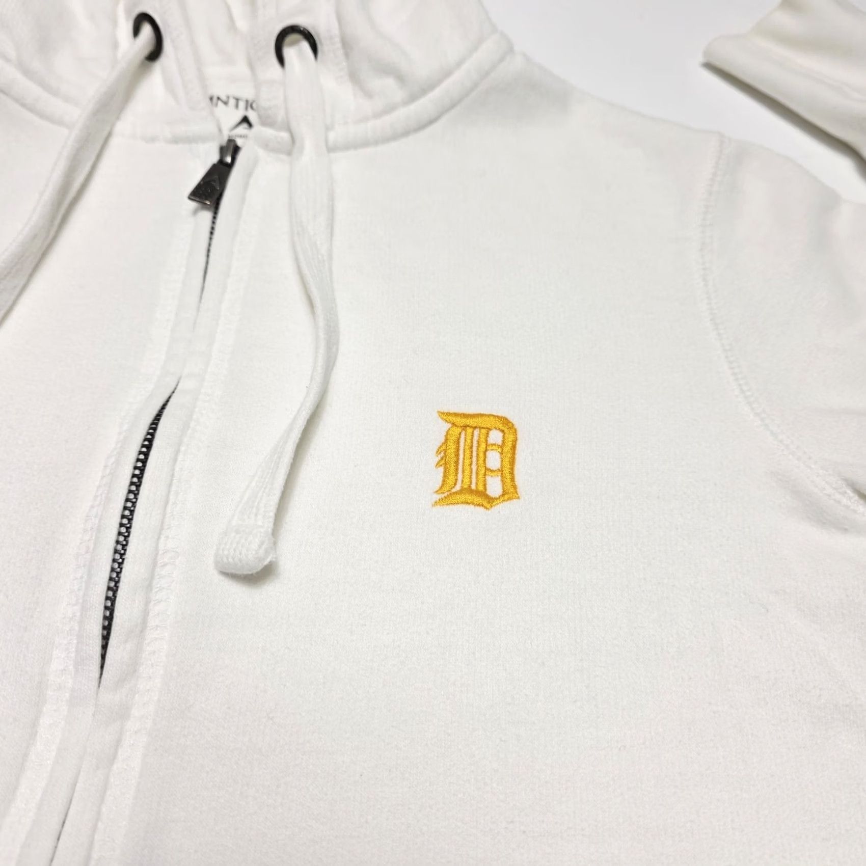 Vintage VINTAGE Detroit Tigers Hoodie Women's M White Full Zip Antigua Sweatshirt Size M / US 6-8 / IT 42-44 - 4 Thumbnail