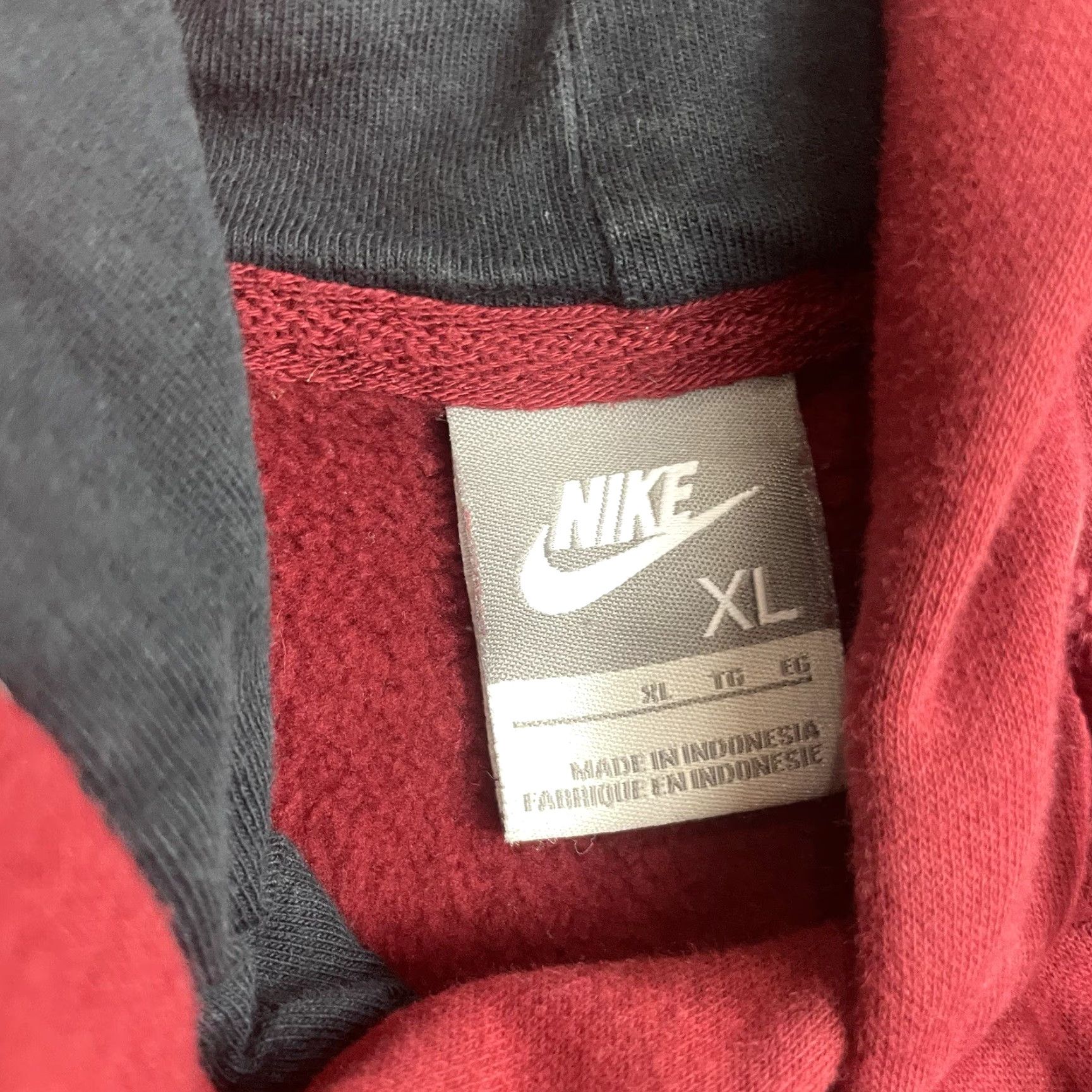 Nike VINTAGE Nike Sweatshirt Adult XL Red Embroidered Sweater Mens Y2K Hoodie Swoosh Size US XL / EU 56 / 4 - 4 Thumbnail