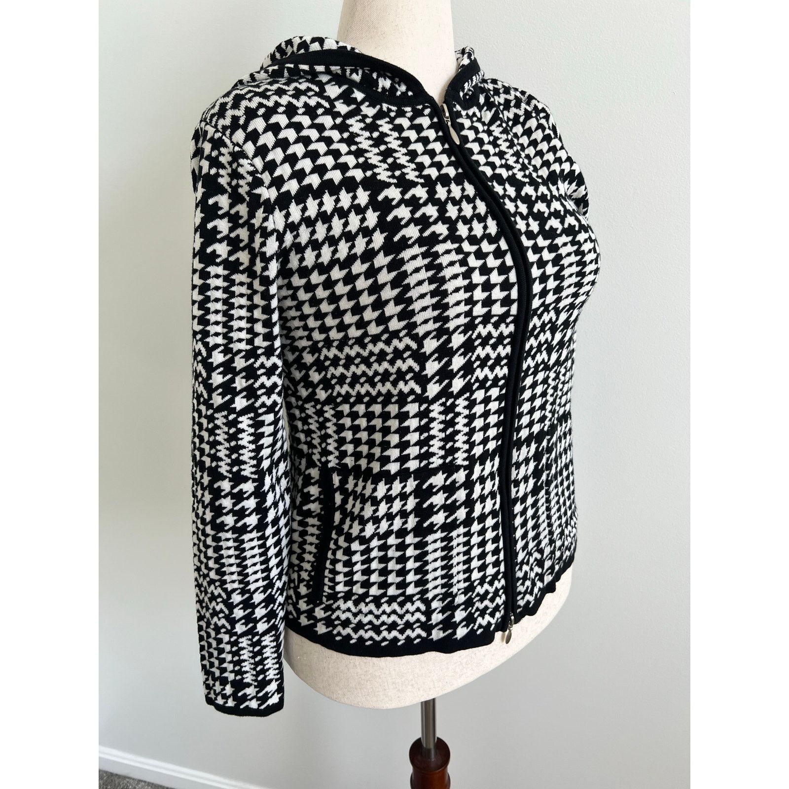 Chicos Chico’s Full Zip Long Sleeve Hooded Sweater SZ 2 (US LARGE) Size L / US 10 / IT 46 - 2 Thumbnail