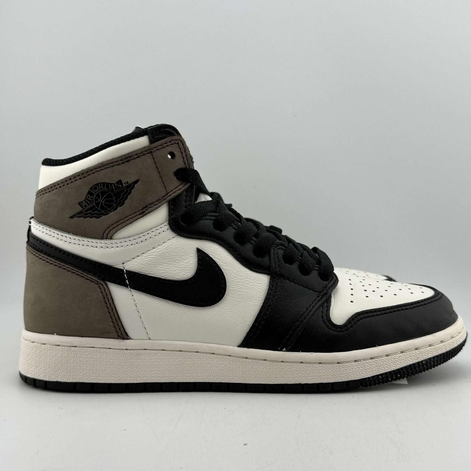Nike Nike Air Jordan 1 Retro High OG Mocha 4.5Y Size US 5 / EU 37 - 4 Thumbnail