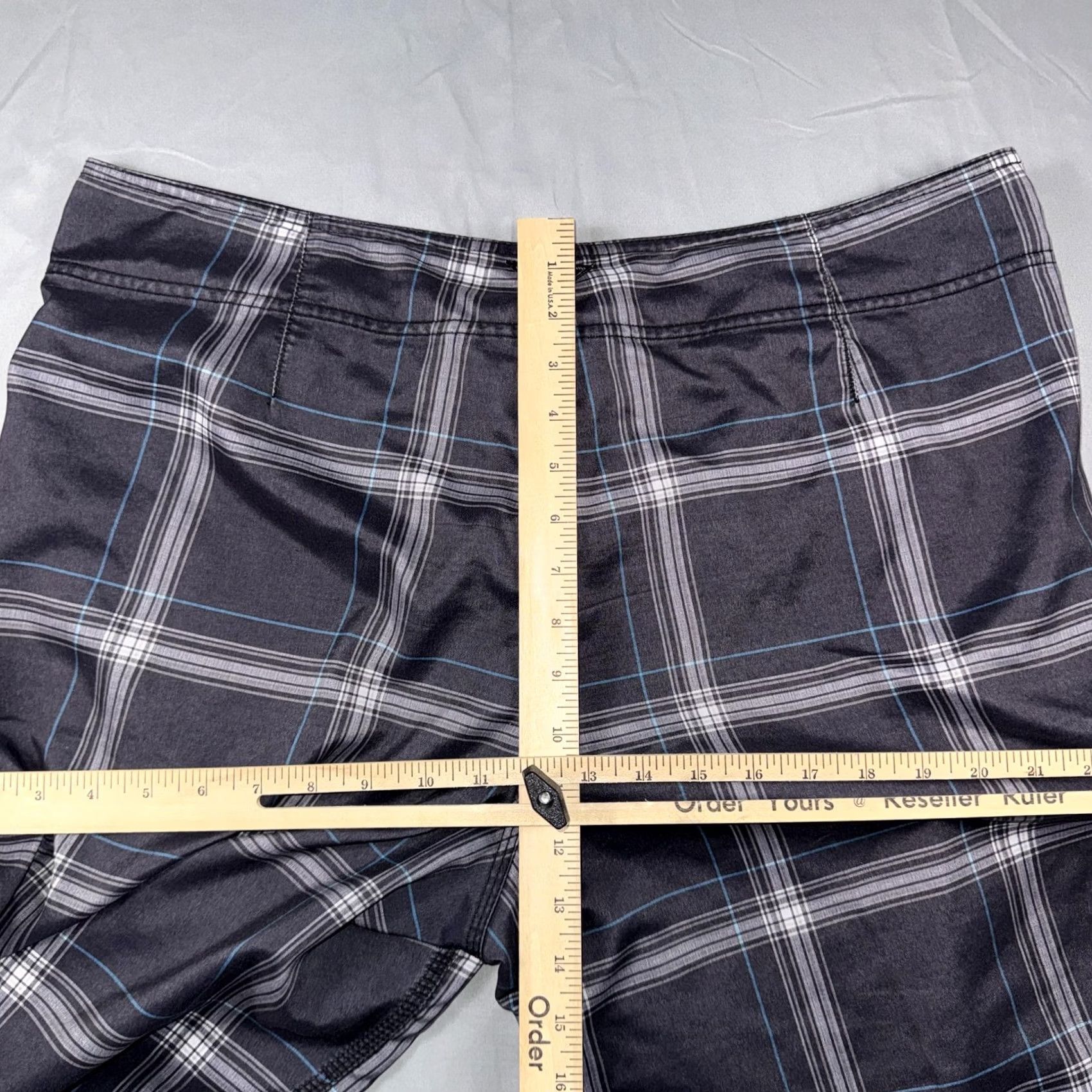 O'Neill O'Neill Board Shorts Mens 38 Gray Plaid Swim Trunks Cargo Pocket Surf Beach Mens Regular Fit) Size US 38 / EU 54 - 6 Thumbnail
