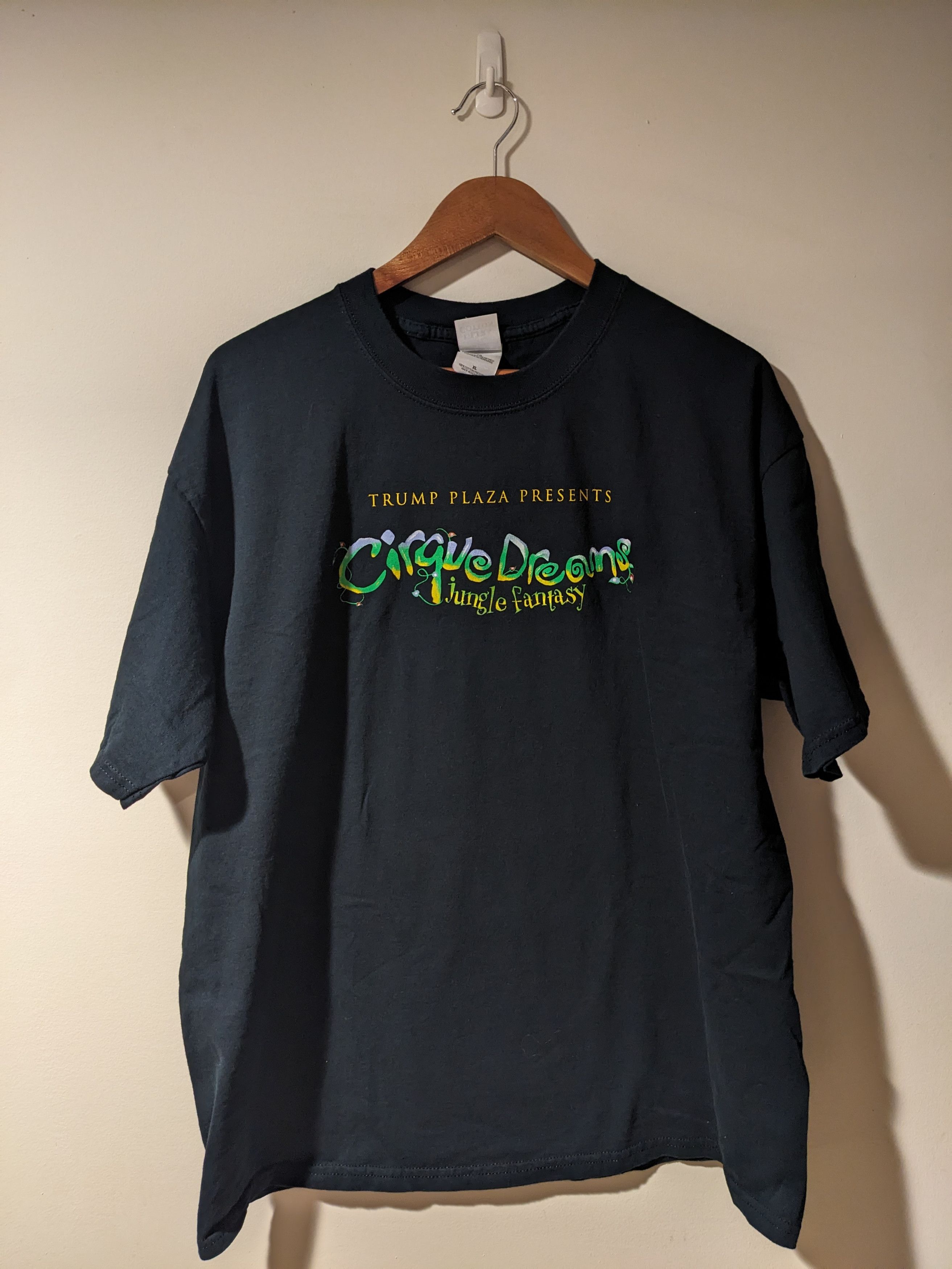 Band Tees × Vintage Vintage Y2K Trump Plaza Presents Cirque Dreams T-Shirt Size US XL / EU 56 / 4 - 1 Thumbnail