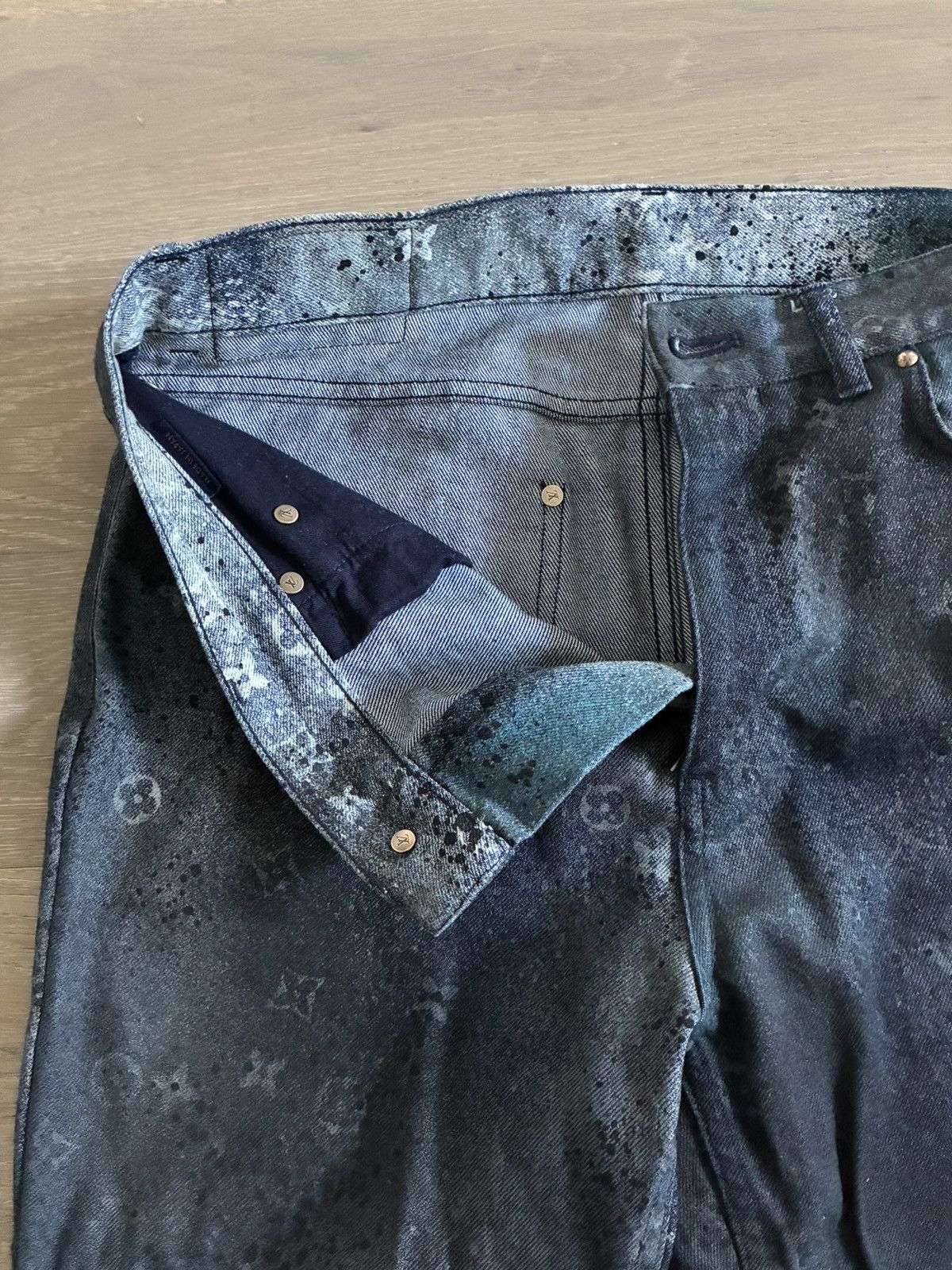 Louis Vuitton Louis Vuitton spray paint denim Size US 29 - 10 Thumbnail