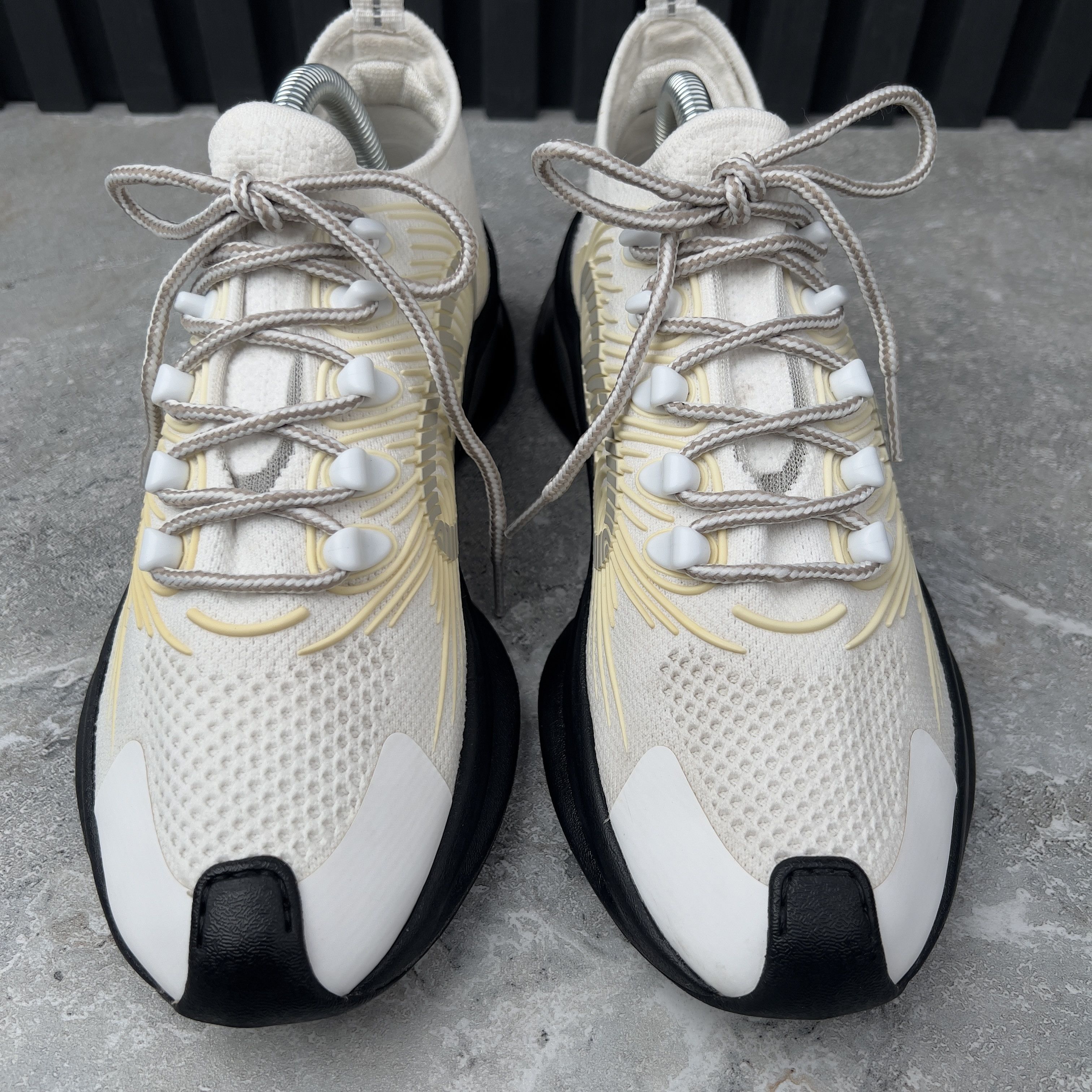 Gucci Gucci Run GG Monogram Sneakers White Yellow Fabric Size US 9 / IT 39 - 4 Thumbnail