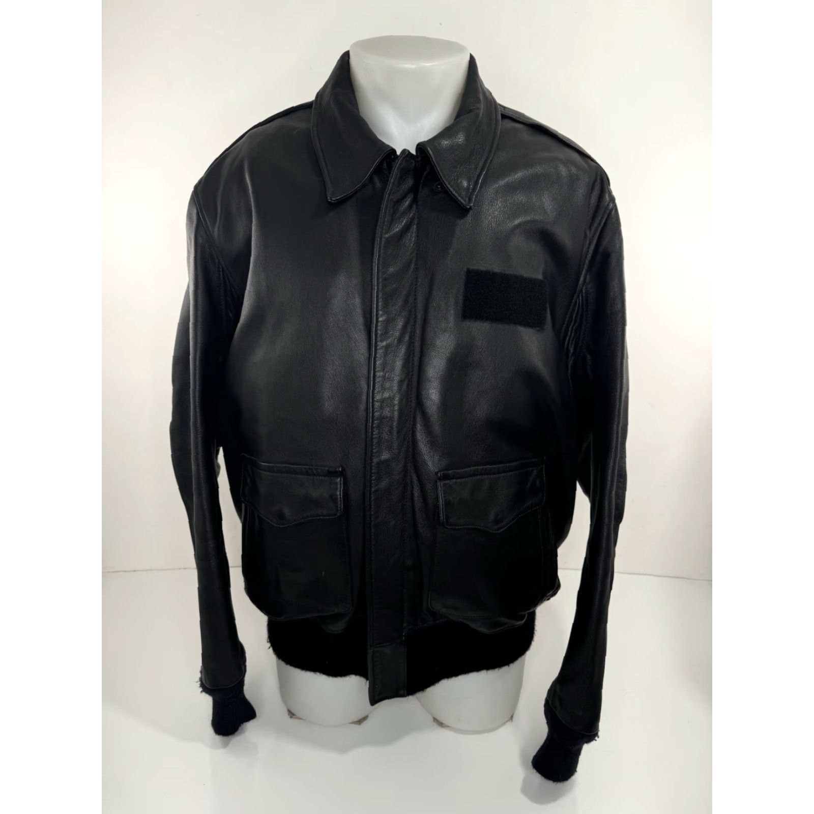 Vintage GIBSON & BARNES Heavy Duty 48 R Flight Bomber Zip In Liner LEATHER Pilot Jacket Jacket Mens Black Bomber American Airlines Style Birthday Decade 90s Size US M / EU 48-50 / 2 - 2 Thumbnail