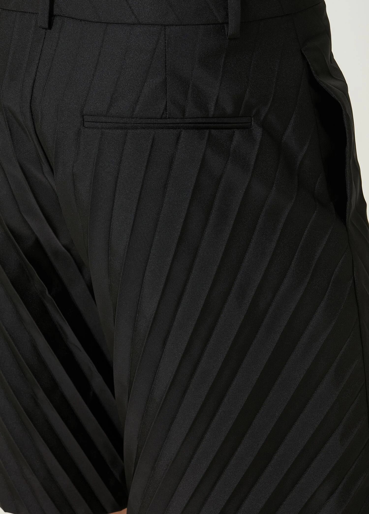 Valentino VALENTINO Garavani black pleated effect nylon bermuda shorts Size US 34 / EU 50 - 4 Thumbnail