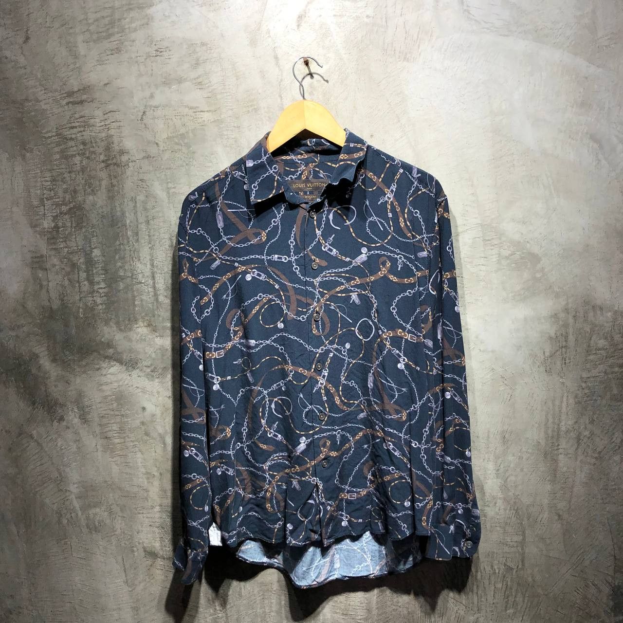 Louis Vuitton Louis Vuitton Chain Silk Button Down L/S Size US L / EU 52-54 / 3 - 1 Thumbnail