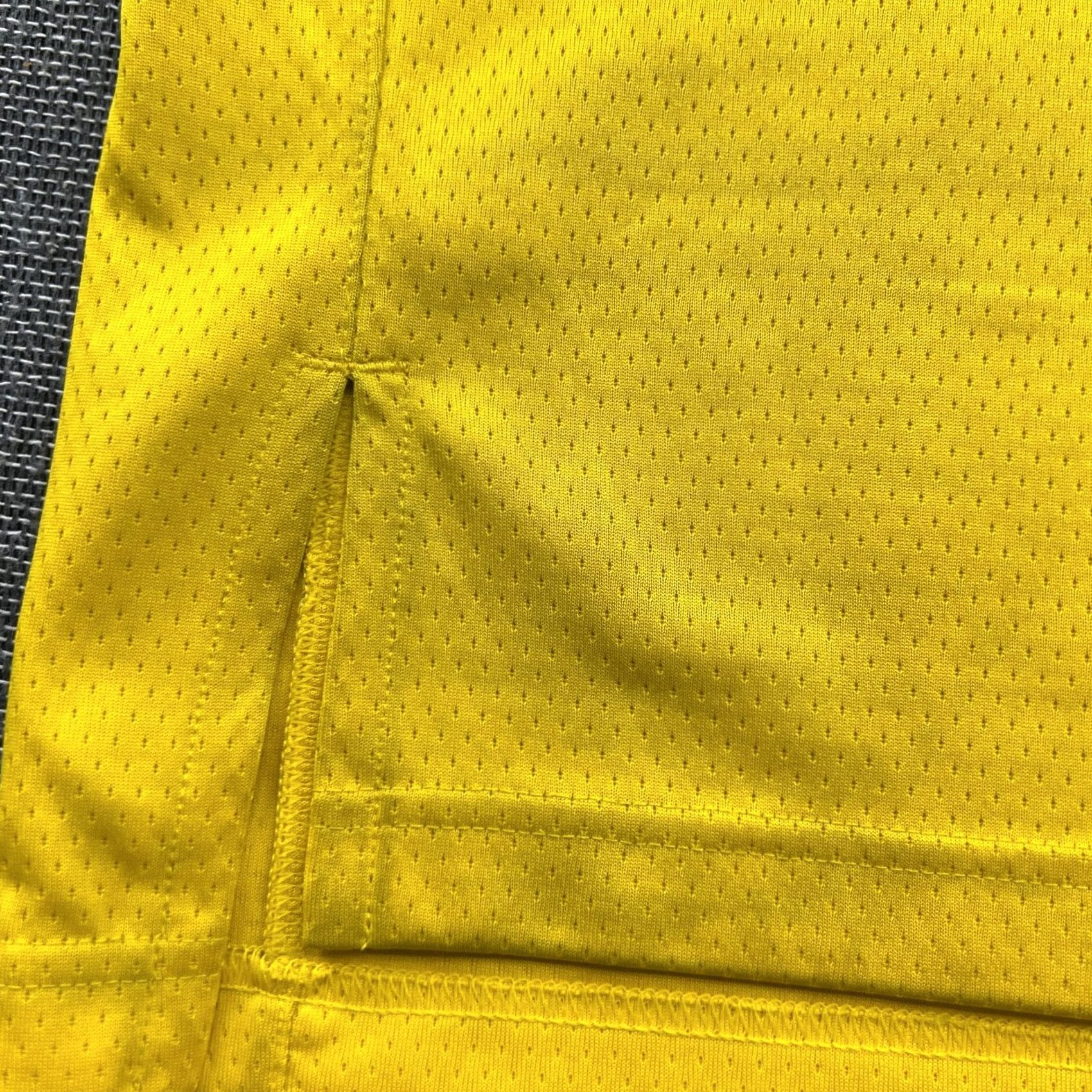 Nike Nike LA Lakers Lebron James 2023 Basketball Jersey Mens Large Icon Edition Swingman Yellow Size US L / EU 52-54 / 3 - 6 Thumbnail