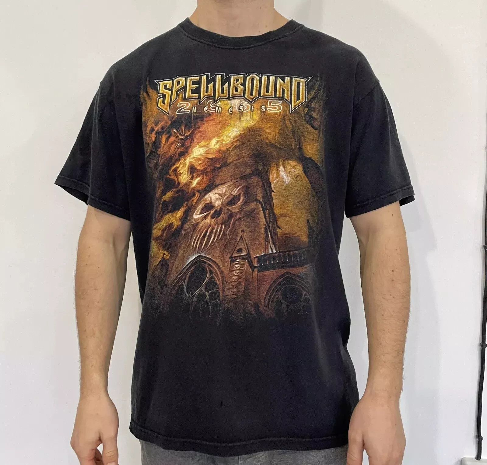 Fruit Of The Loom VINTAGE 200s Y2K SPELLBOUND BAND SHIRT BLOKE RETRO FADED Size US L / EU 52-54 / 3 - 1 Thumbnail