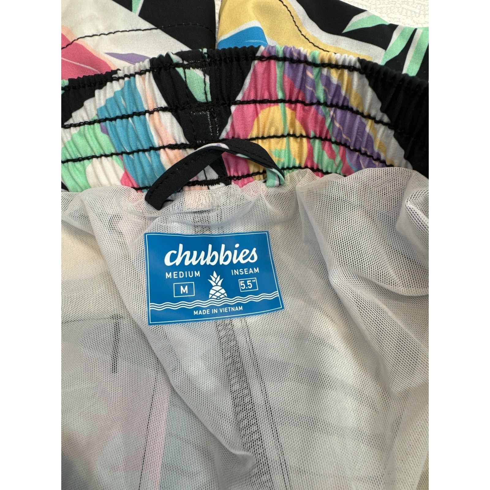 Chubbies Chubbies NWT Black 5.5” Classic Swim Trunk men sz M Size US 32 / EU 48 - 6 Thumbnail