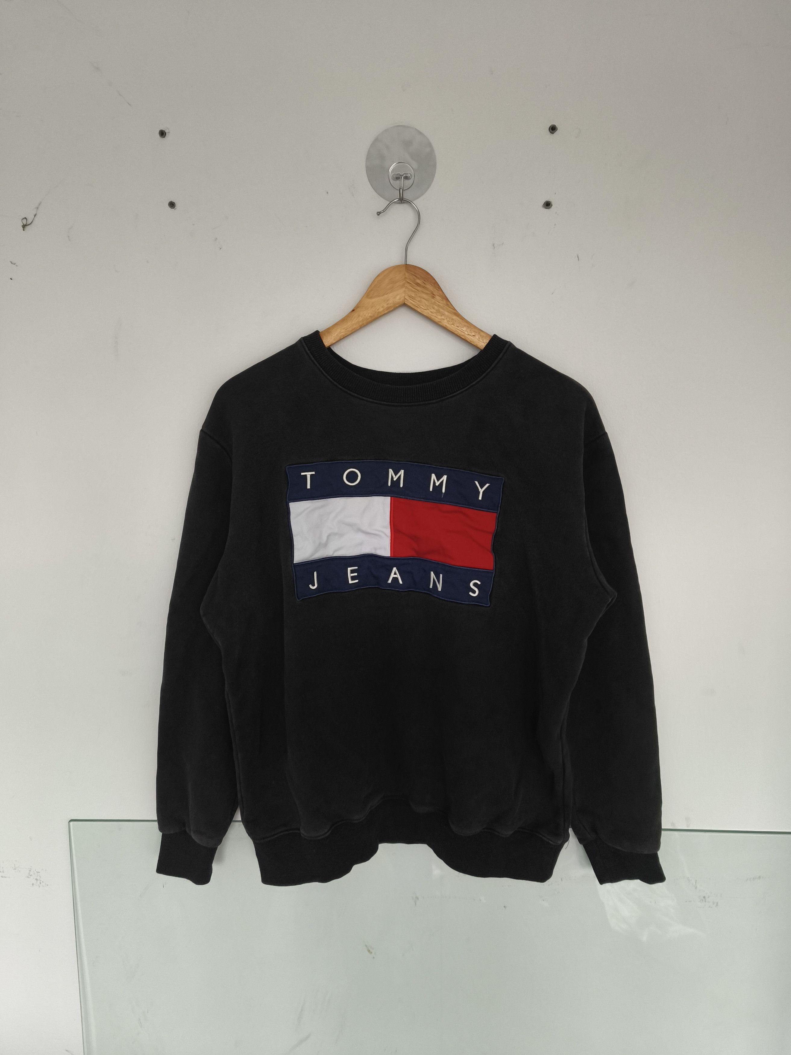 Tommy Hilfiger × Vintage Vintage Tommy Hilfiger Big Logo Sweatshirt Size US M / EU 48-50 / 2 - 1 Thumbnail