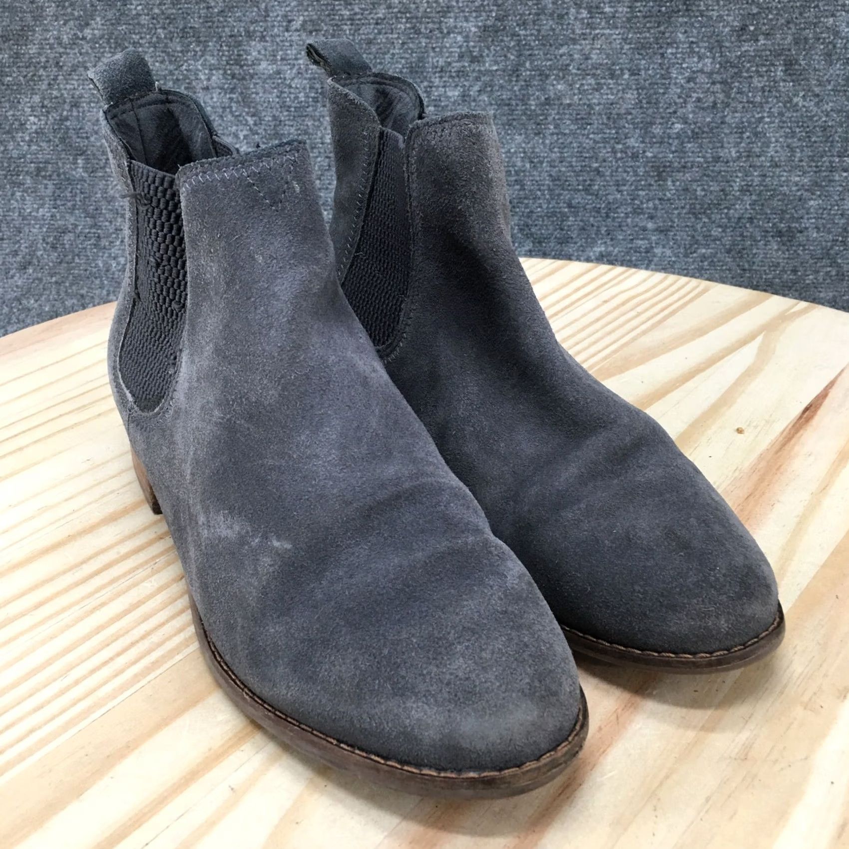 Toms Toms Boots Womens 8.5 Ella Chelsea Booties Gray Suede Almond Toe Cuban Heels Boots Men's? Size US 9 / IT 39 - 3 Thumbnail