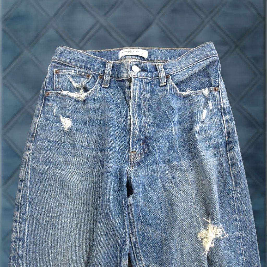Abercrombie & Fitch Abercrombie & Fitch Jeans Womens 28 Blue The Mom High Rise Distressed Ripped Jeans Distressed WW Mens Women Girls Size 28" / US 6 / IT 42 - 1 Thumbnail