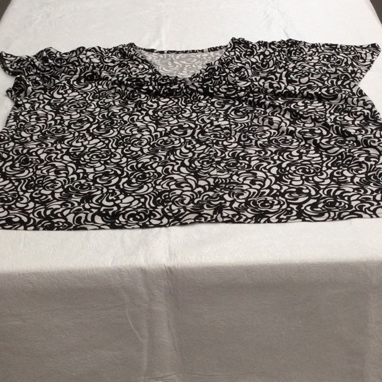 Other Lane Bryant Black & White V-Neck Short Sleeve Blouse 26/28 Size 3XL / US 20-22 - 15 Thumbnail