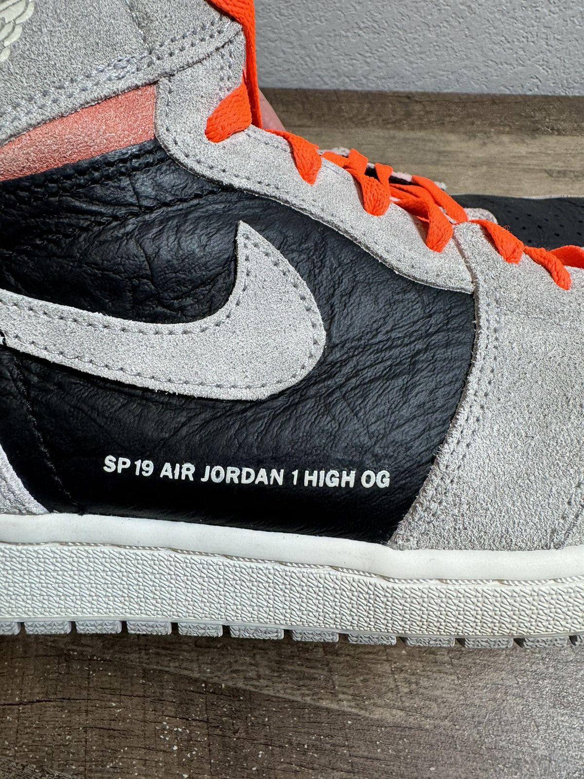 Jordan Brand Nike Air Jordan 1 Retro High OG Neutral Grey Men's Size 12.5 Size US 12.5 / EU 45-46 - 7 Thumbnail