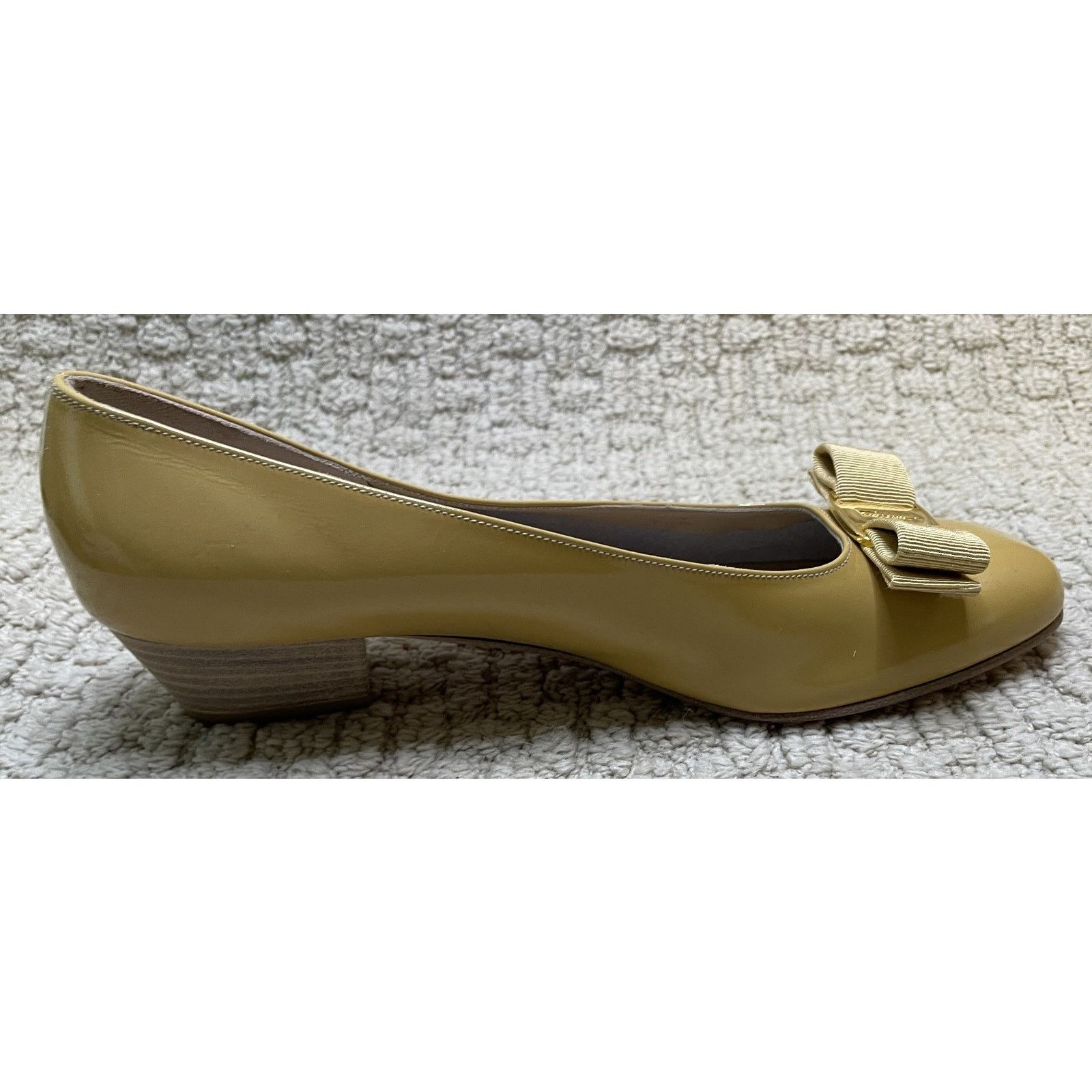 Salvatore Ferragamo Salvatore Ferragamo Pumps Womens 8 C Yellow Patent Leather Size US 8 / IT 38 - 5 Thumbnail