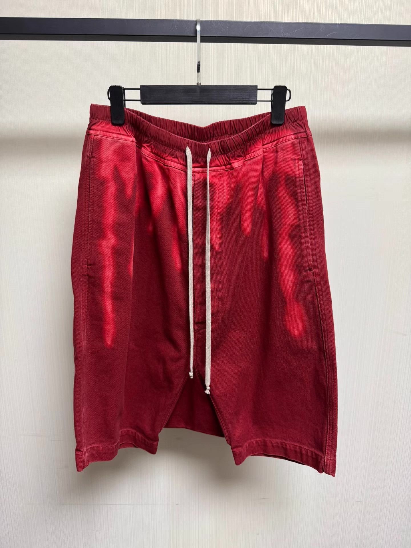 Rick Owens Red Tie-Dye Drawstring Shorts Size US 32 / EU 48 - 1 Thumbnail