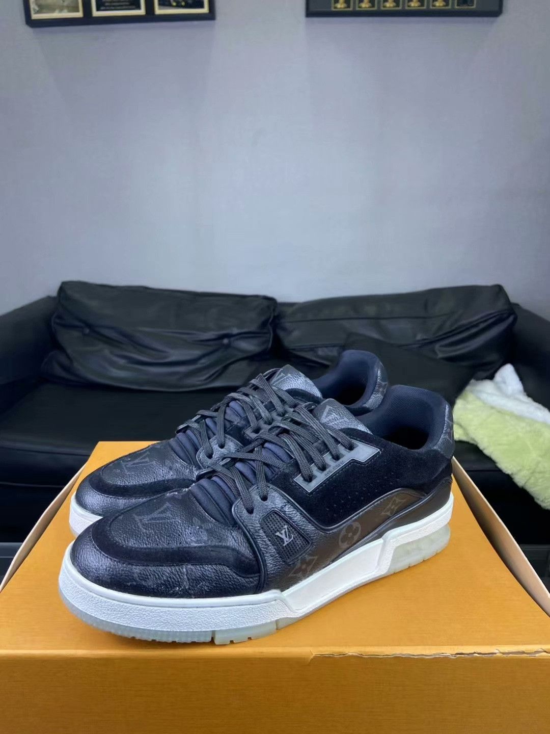 Louis Vuitton Louis Vuitton Training Lowtop Sneakers 9 Men Size US 9 / EU 42 - 1 Thumbnail
