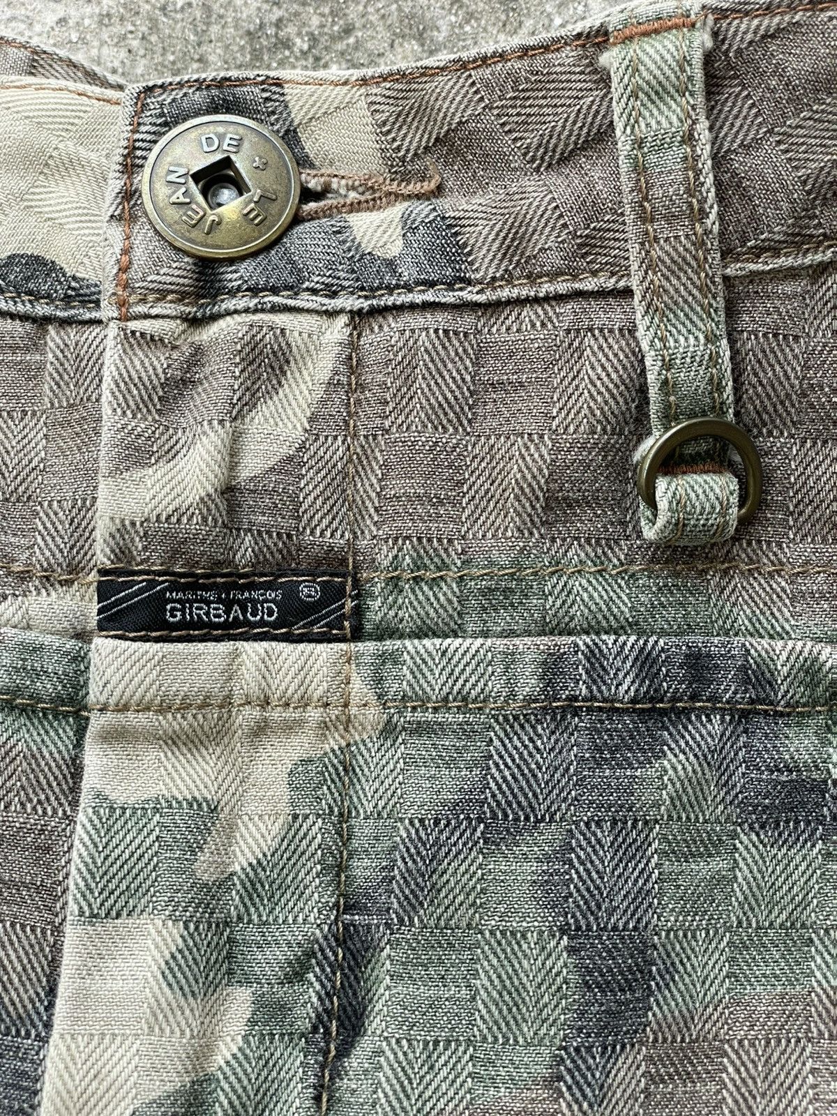 Marithe + Francois Girbaud MARITHE + FRANCOIS GIRBAUD Laced Camo Cargo Pants Size US 32 / EU 48 - 2 Thumbnail