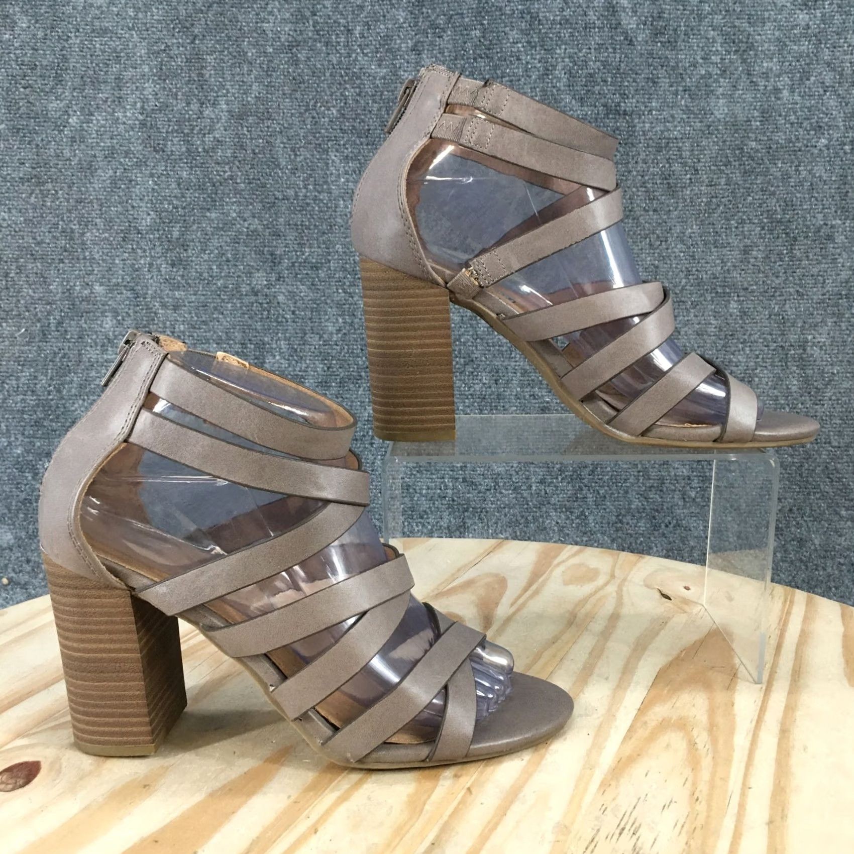 Vintage American Eagle Sandals Womens 7.5 Beige Strappy Faux Leather Heels Zip Back Size US 8 / IT 38 - 2 Thumbnail